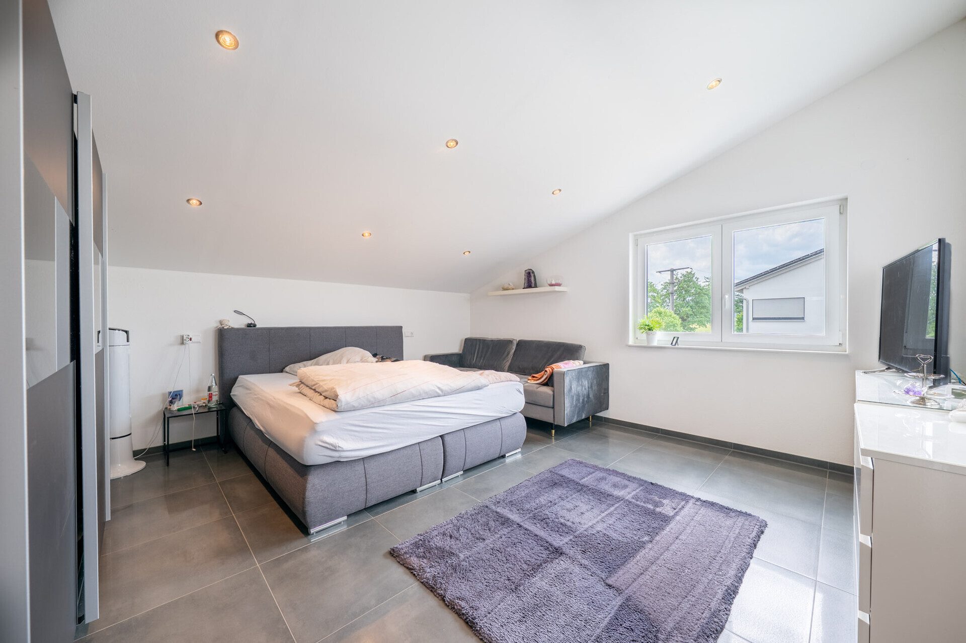 Immobilienangebot - Neenstetten - Alle - Neuwertiges Traumhaus mit luxuriösem Platzangebot