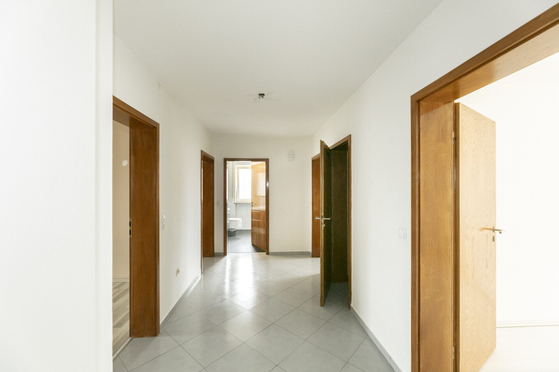 Immobilienangebot - Ichenhausen - Alle - Einziehen oder clever investieren: Hübsche 3-Zimmer-Wohnung mit Loggia & TG
