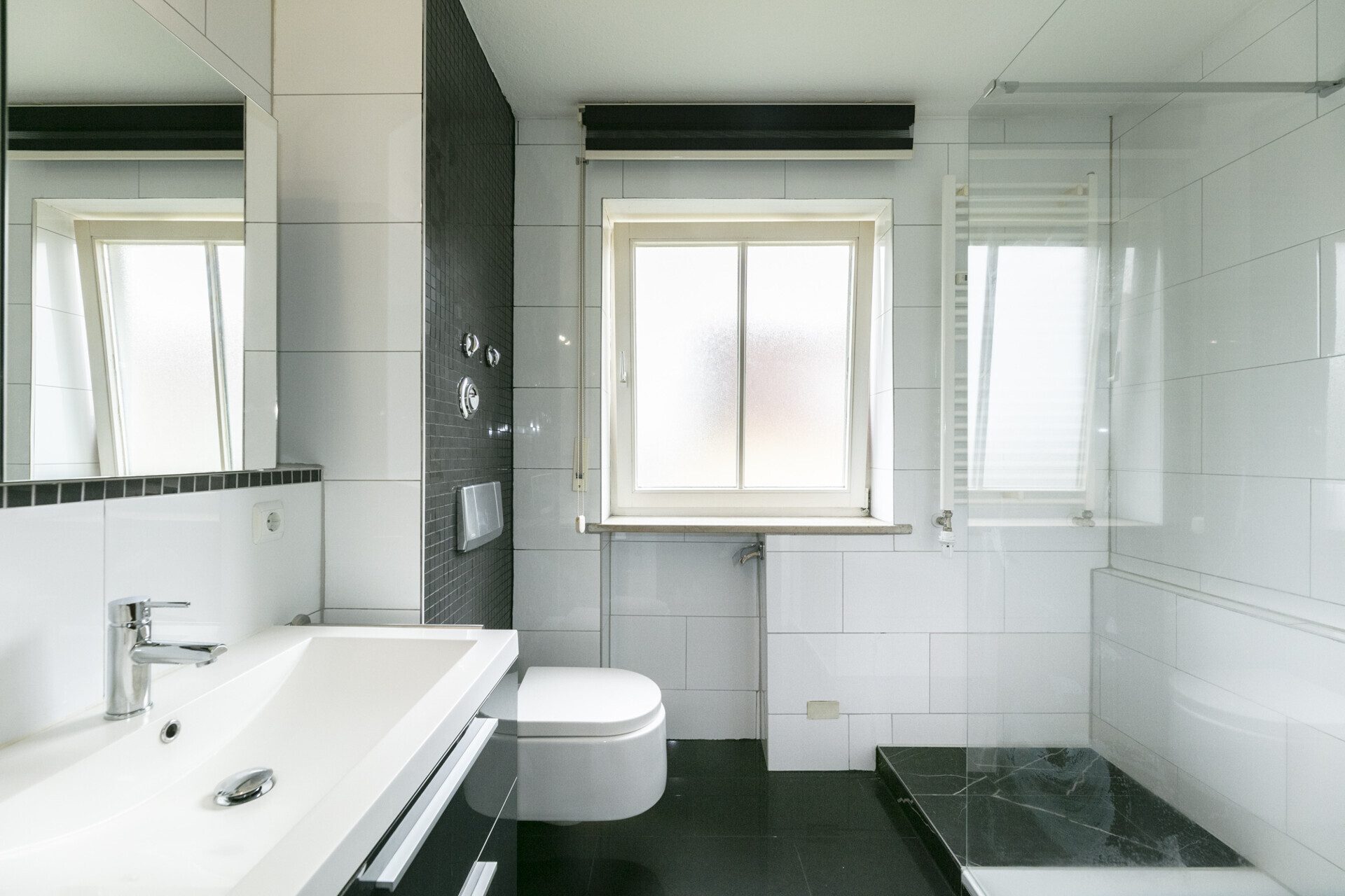 Immobilienangebot - Ichenhausen - Alle - Einziehen oder clever investieren: Hübsche 3-Zimmer-Wohnung mit Loggia & TG