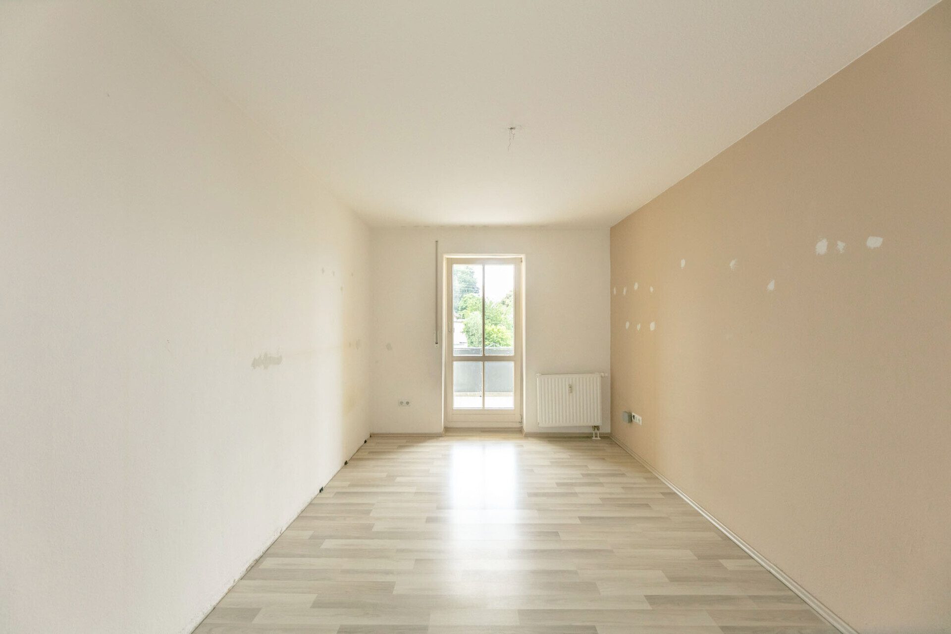 Immobilienangebot - Ichenhausen - Alle - Einziehen oder clever investieren: Hübsche 3-Zimmer-Wohnung mit Loggia & TG