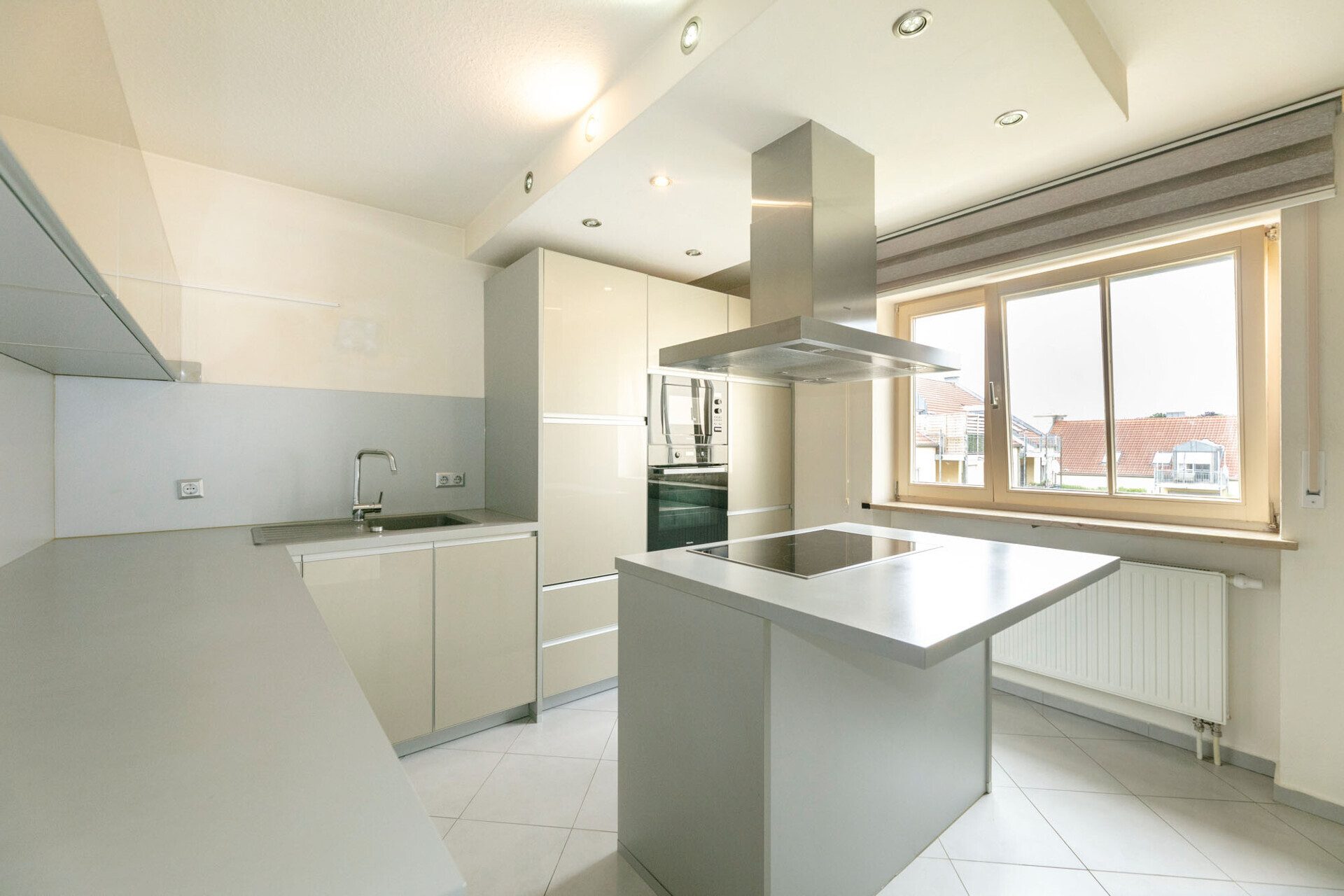 Immobilienangebot - Ichenhausen - Alle - Einziehen oder clever investieren: Hübsche 3-Zimmer-Wohnung mit Loggia & TG