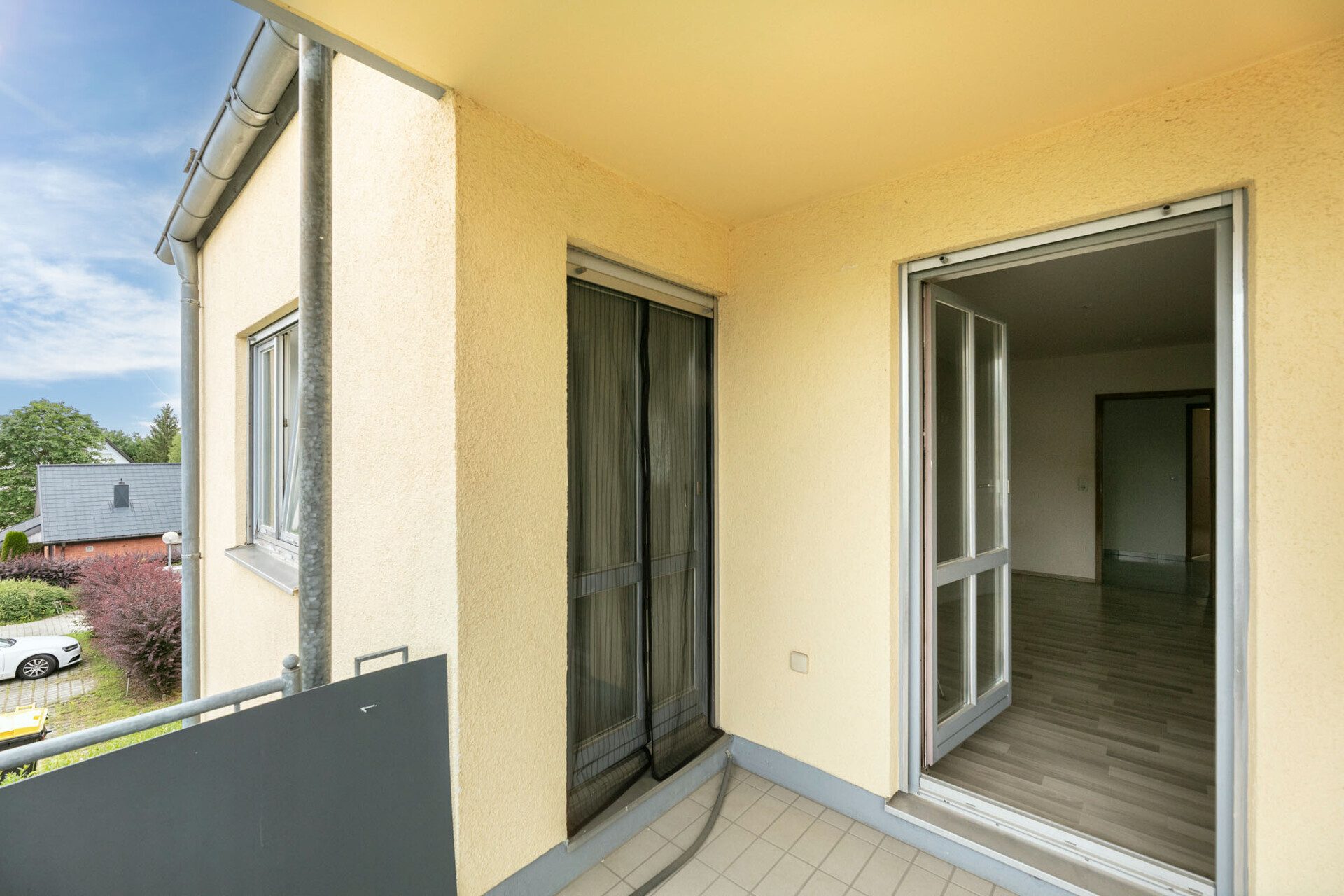 Immobilienangebot - Ichenhausen - Alle - Einziehen oder clever investieren: Hübsche 3-Zimmer-Wohnung mit Loggia & TG