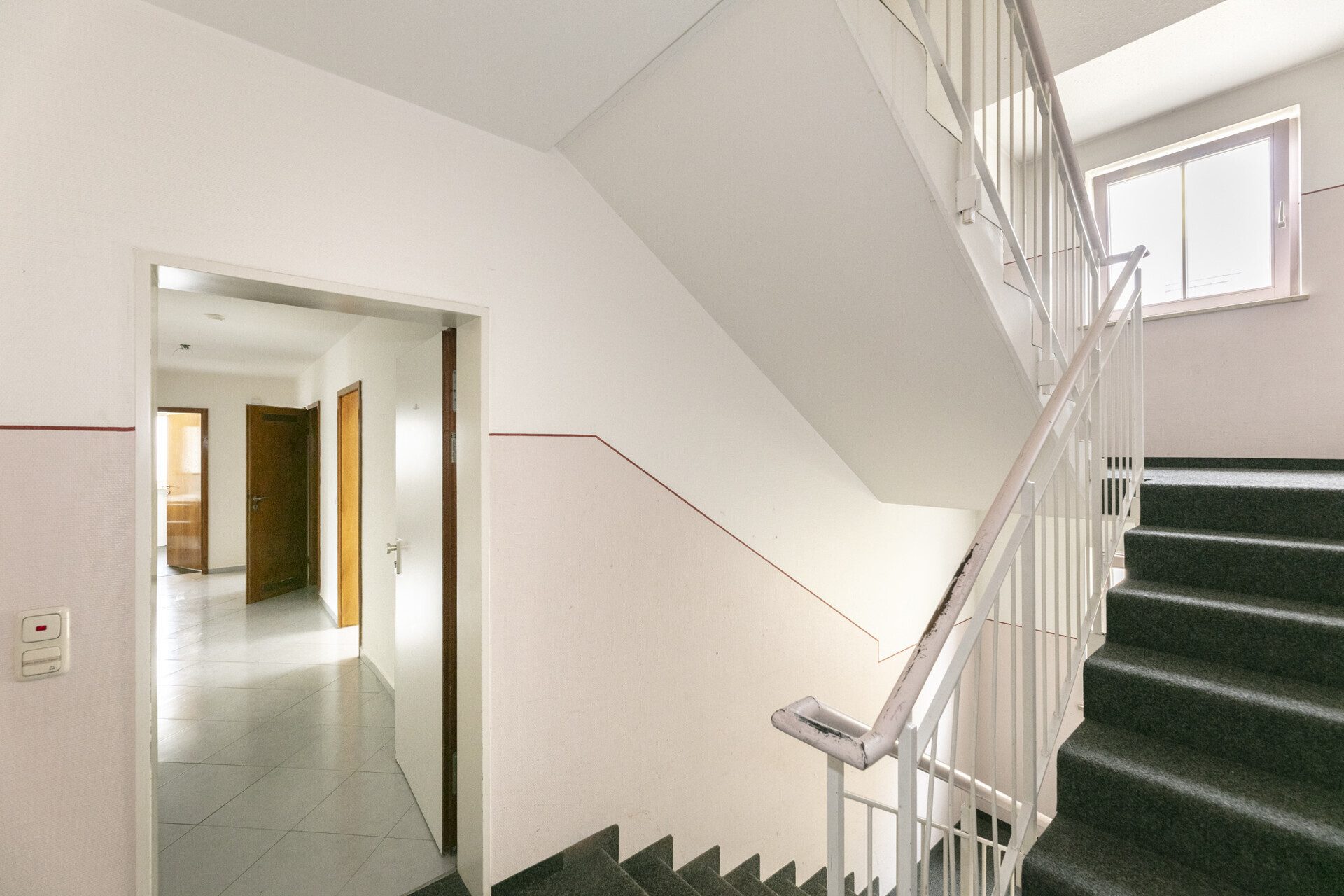 Immobilienangebot - Ichenhausen - Alle - Einziehen oder clever investieren: Hübsche 3-Zimmer-Wohnung mit Loggia & TG