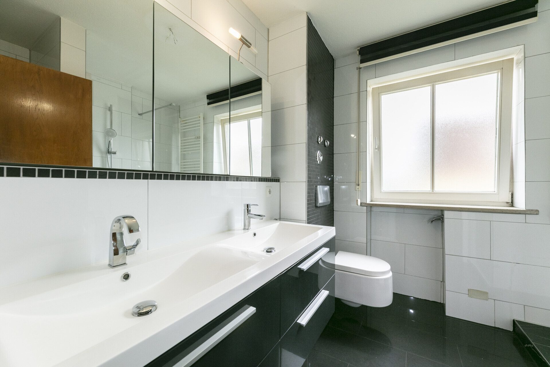 Immobilienangebot - Ichenhausen - Alle - Einziehen oder clever investieren: Hübsche 3-Zimmer-Wohnung mit Loggia & TG
