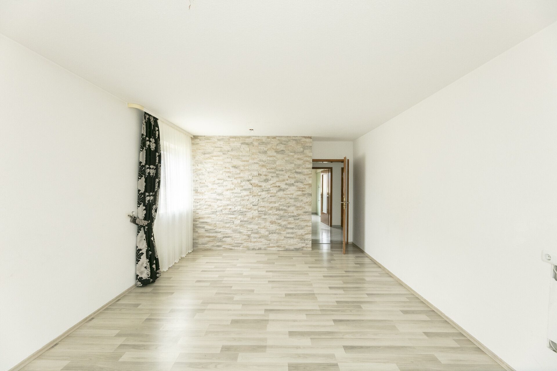 Immobilienangebot - Ichenhausen - Alle - Einziehen oder clever investieren: Hübsche 3-Zimmer-Wohnung mit Loggia & TG