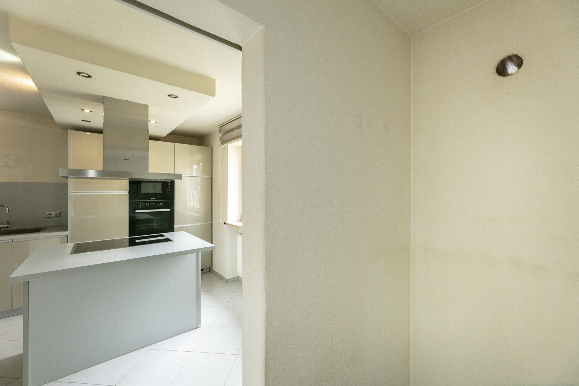 Immobilienangebot - Ichenhausen - Alle - Einziehen oder clever investieren: Hübsche 3-Zimmer-Wohnung mit Loggia & TG