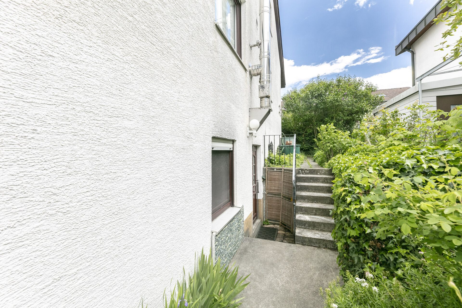 Immobilienangebot - Ulm/Söflingen - Alle - Söflingen: Ein Haus voller Möglichkeiten! 
DHH mit Garten, großer Terrasse und Kamin.