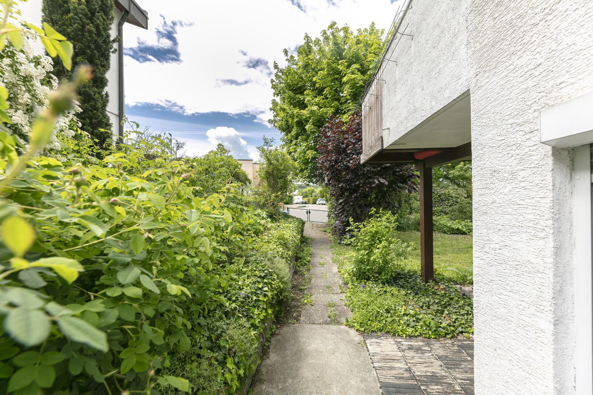 Immobilienangebot - Ulm/Söflingen - Alle - Söflingen: Ein Haus voller Möglichkeiten! 
DHH mit Garten, großer Terrasse und Kamin.