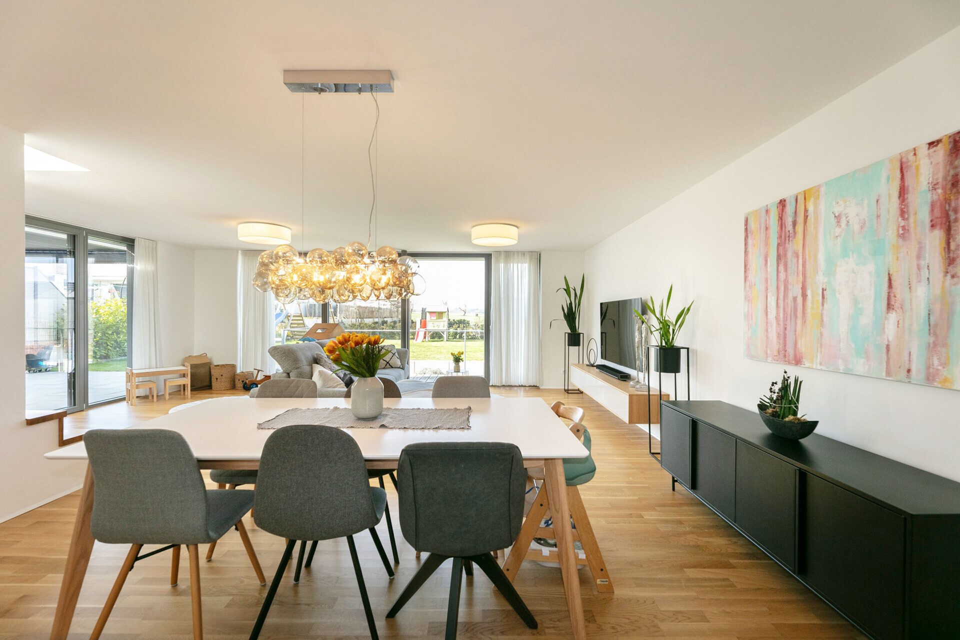 Immobilienangebot - Oberdischingen - Alle - Design, Komfort und Exklusivität vereint
Hochwertiges EFH mit architektonischem Anspruch