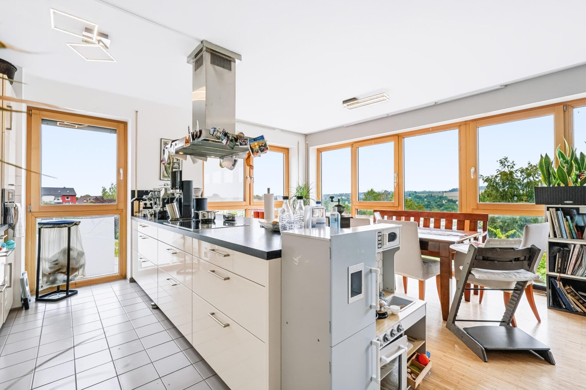 Immobilienangebot - Blaustein - Alle - Moderne 4,5-Zimmer-Wohnung mit Loggia und zwei TG-Stellplätzen in Blaustein