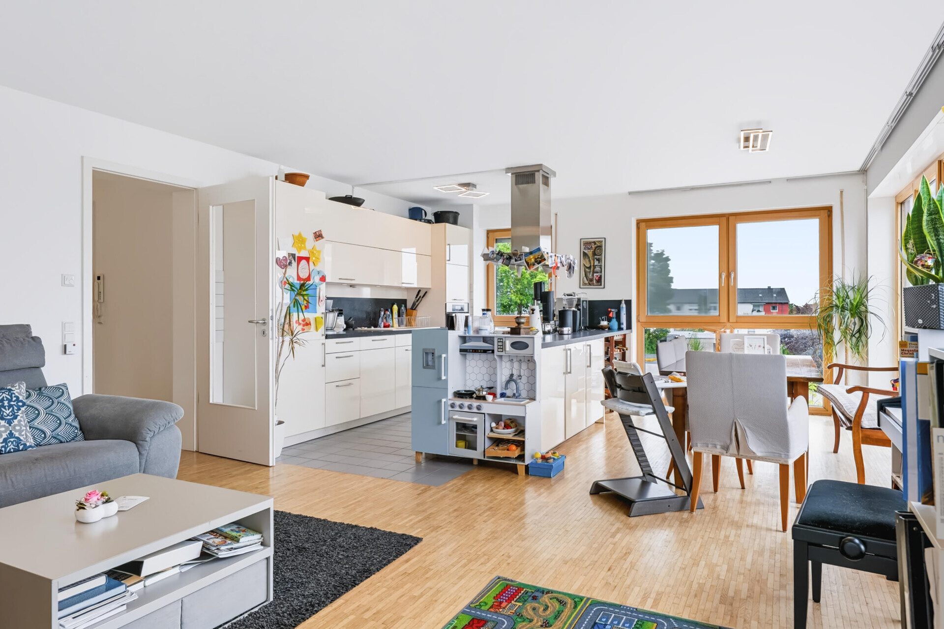 Immobilienangebot - Blaustein - Alle - Moderne 4,5-Zimmer-Wohnung mit Loggia und zwei TG-Stellplätzen in Blaustein