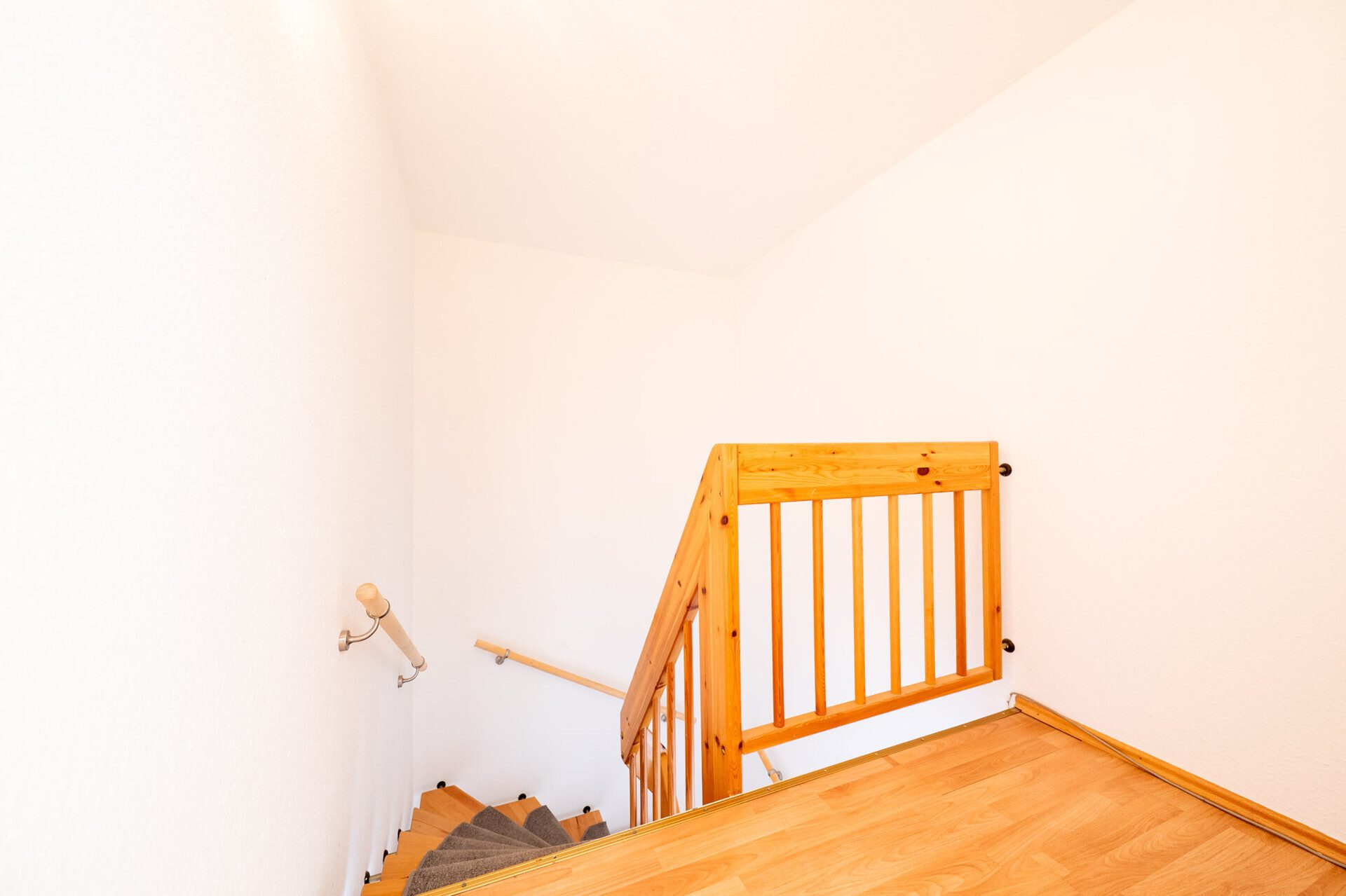 Immobilienangebot - Neu-Ulm / Offenhausen - Alle - Wohnglück in Offenhausen - 
RMH mit Garage, Wintergarten & Garten