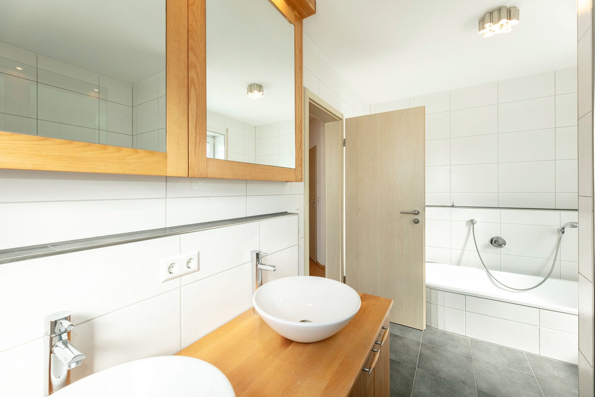Immobilienangebot - Vöhringen - Alle - Seltenes Angebot: Moderne Wohnung mit exklusivem Terrassen-/Gartenanteil
