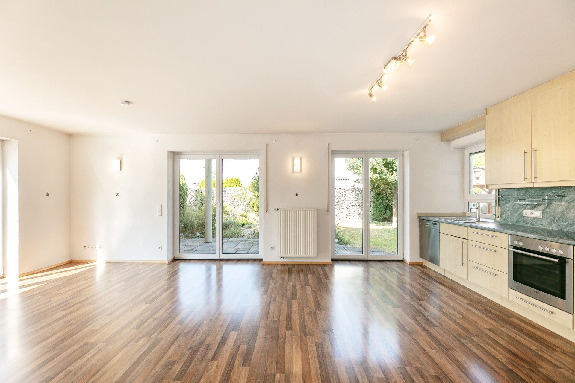 Immobilienangebot - Vöhringen - Alle - Seltenes Angebot: Moderne Wohnung mit exklusivem Terrassen-/Gartenanteil