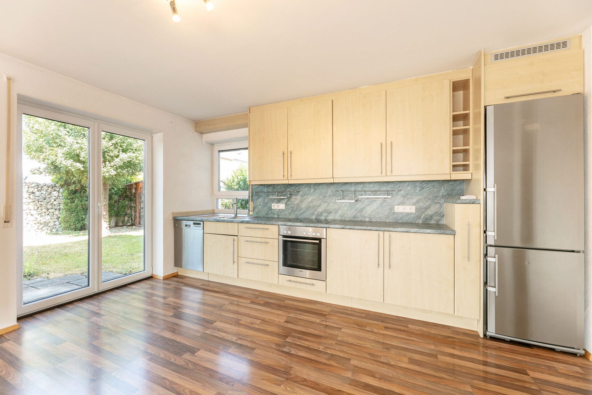 Immobilienangebot - Vöhringen - Alle - Seltenes Angebot: Moderne Wohnung mit exklusivem Terrassen-/Gartenanteil