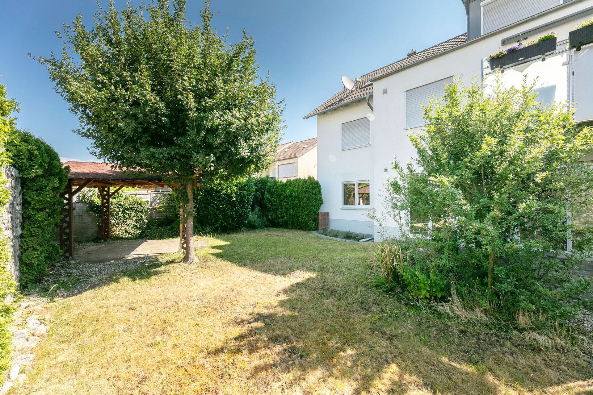 Immobilienangebot - Vöhringen - Alle - Seltenes Angebot: Moderne Wohnung mit exklusivem Terrassen-/Gartenanteil
