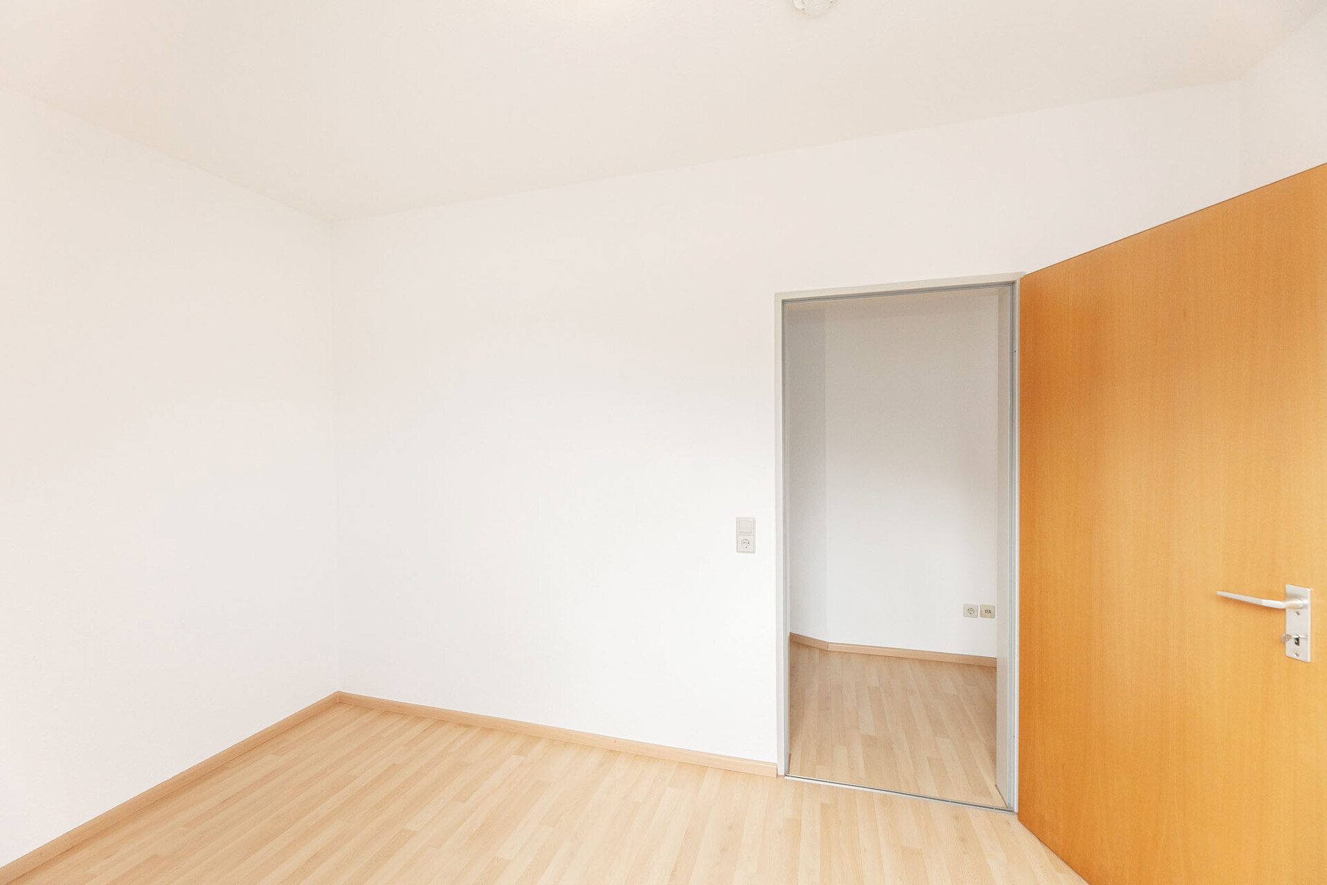 Immobilienangebot - Senden - Alle - Licht, Freiraum und Grünblick: DG-Wohnung mit Terrasse + TG-Stellplatz