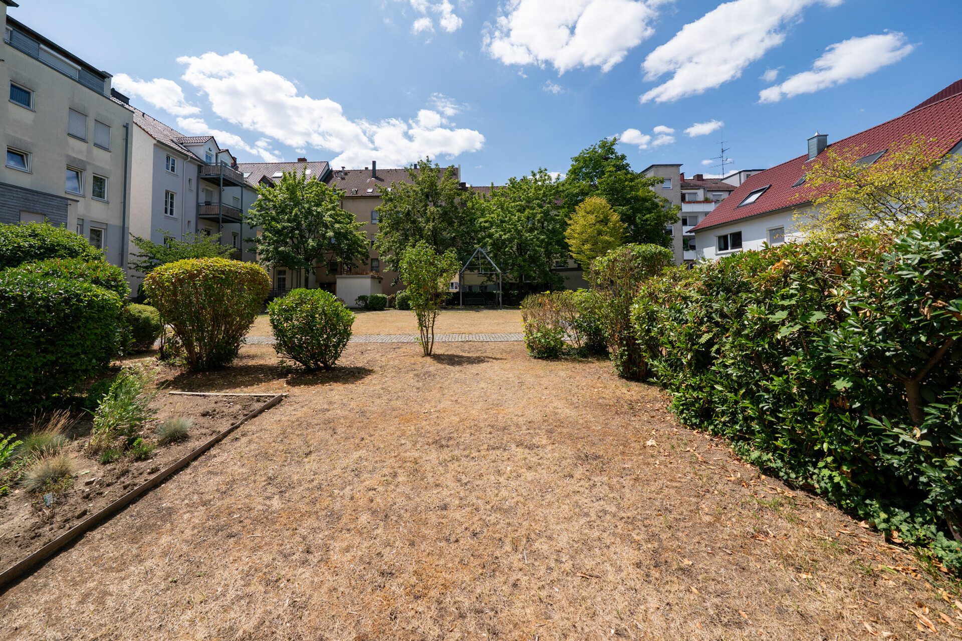 Immobilienangebot - Neu-Ulm - Alle - Zentral wohnen in Neu-Ulm: 2,5 Zi. mit Terrasse und Gartenanteil