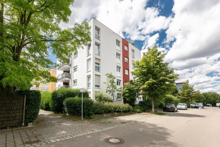 Immobilienangebot - Ulm - Alle - Großzügig wohnen, stilvoll leben -
Moderne 4-Zi-Wohnung mit Aufzug & Balkon