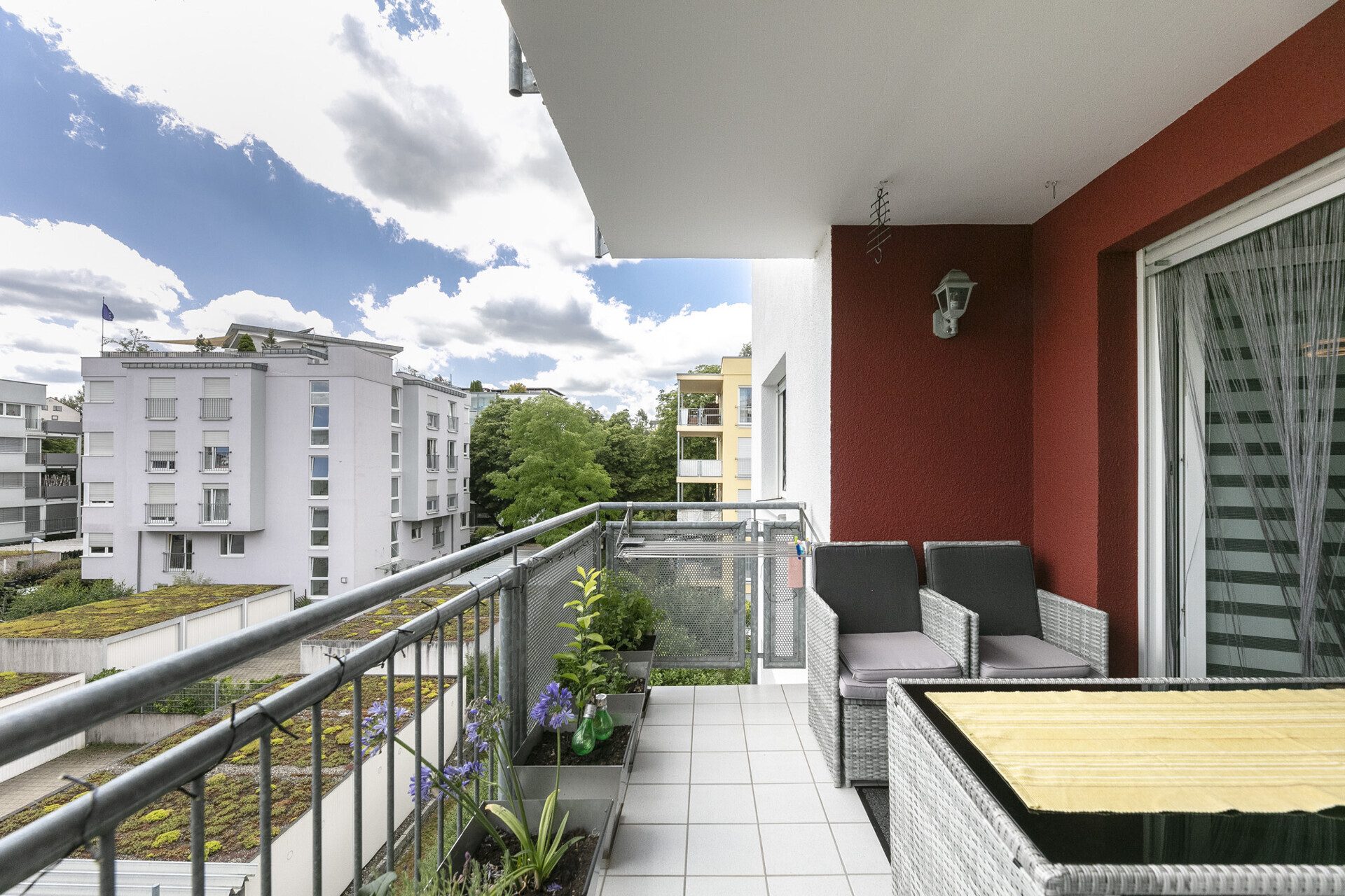 Immobilienangebot - Ulm - Alle - Großzügig wohnen, stilvoll leben -
Moderne 4-Zi-Wohnung mit Aufzug & Balkon