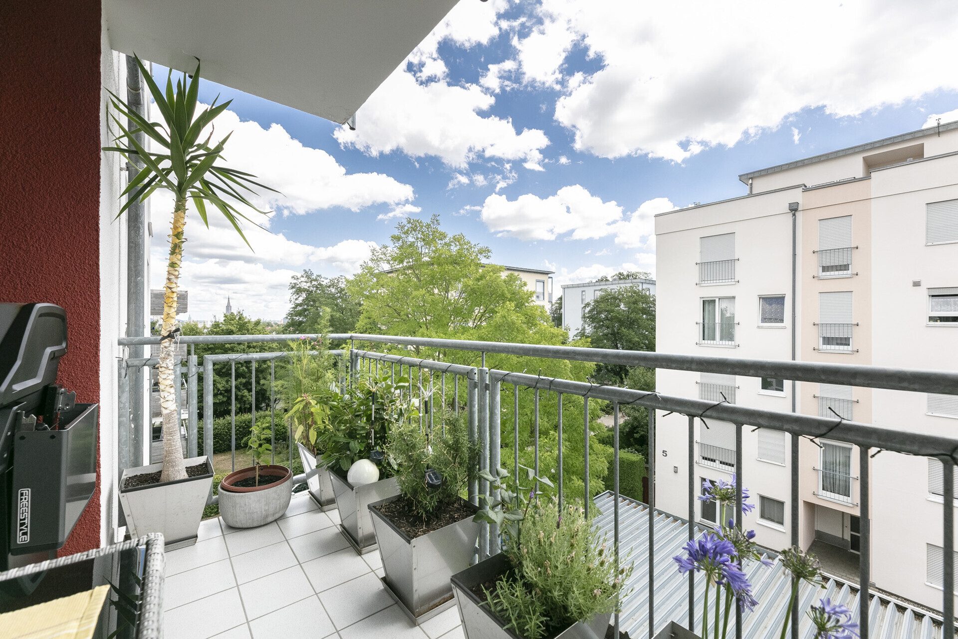 Immobilienangebot - Ulm - Alle - Großzügig wohnen, stilvoll leben -
Moderne 4-Zi-Wohnung mit Aufzug & Balkon