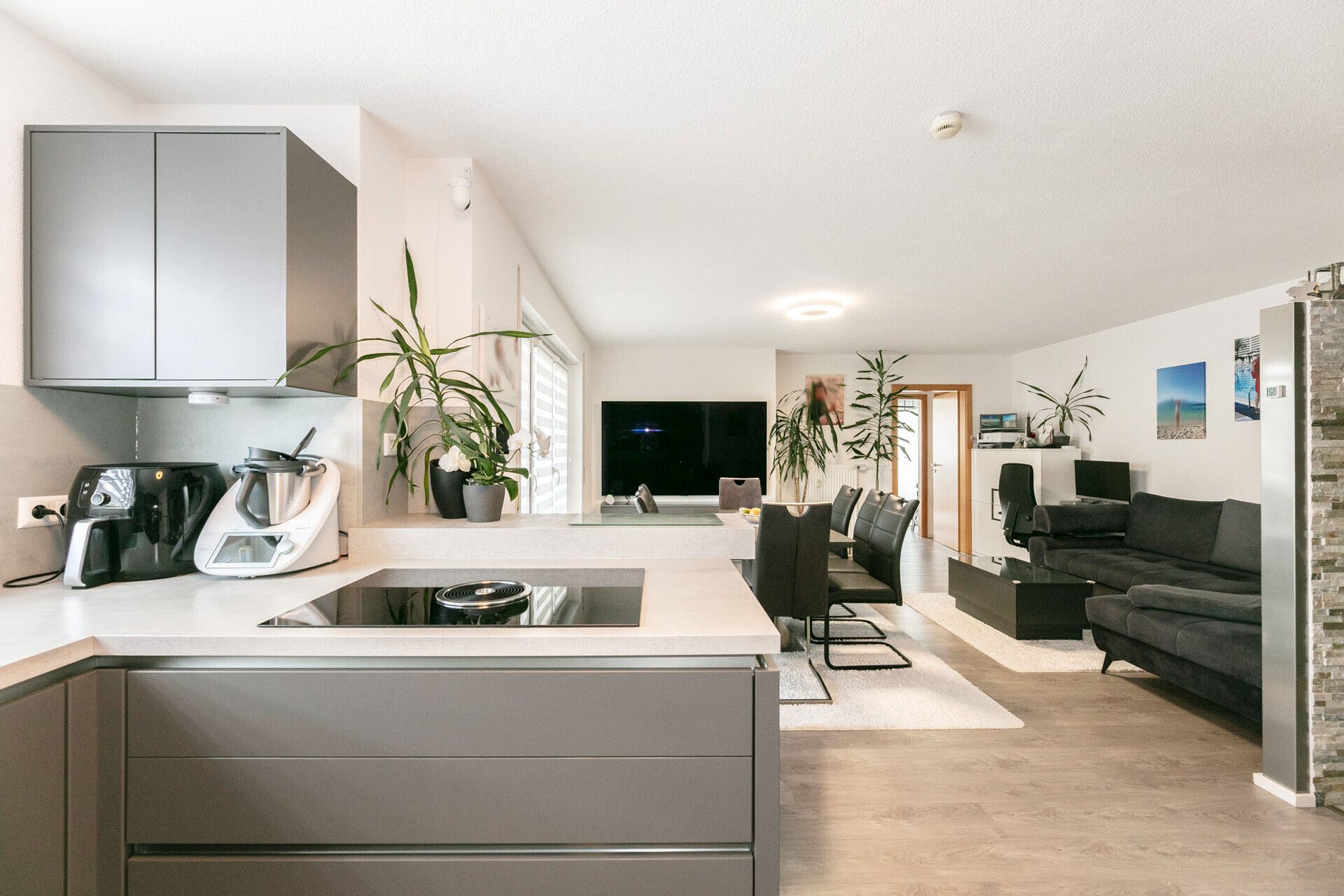 Immobilienangebot - Ulm - Alle - Großzügig wohnen, stilvoll leben -
Moderne 4-Zi-Wohnung mit Aufzug & Balkon