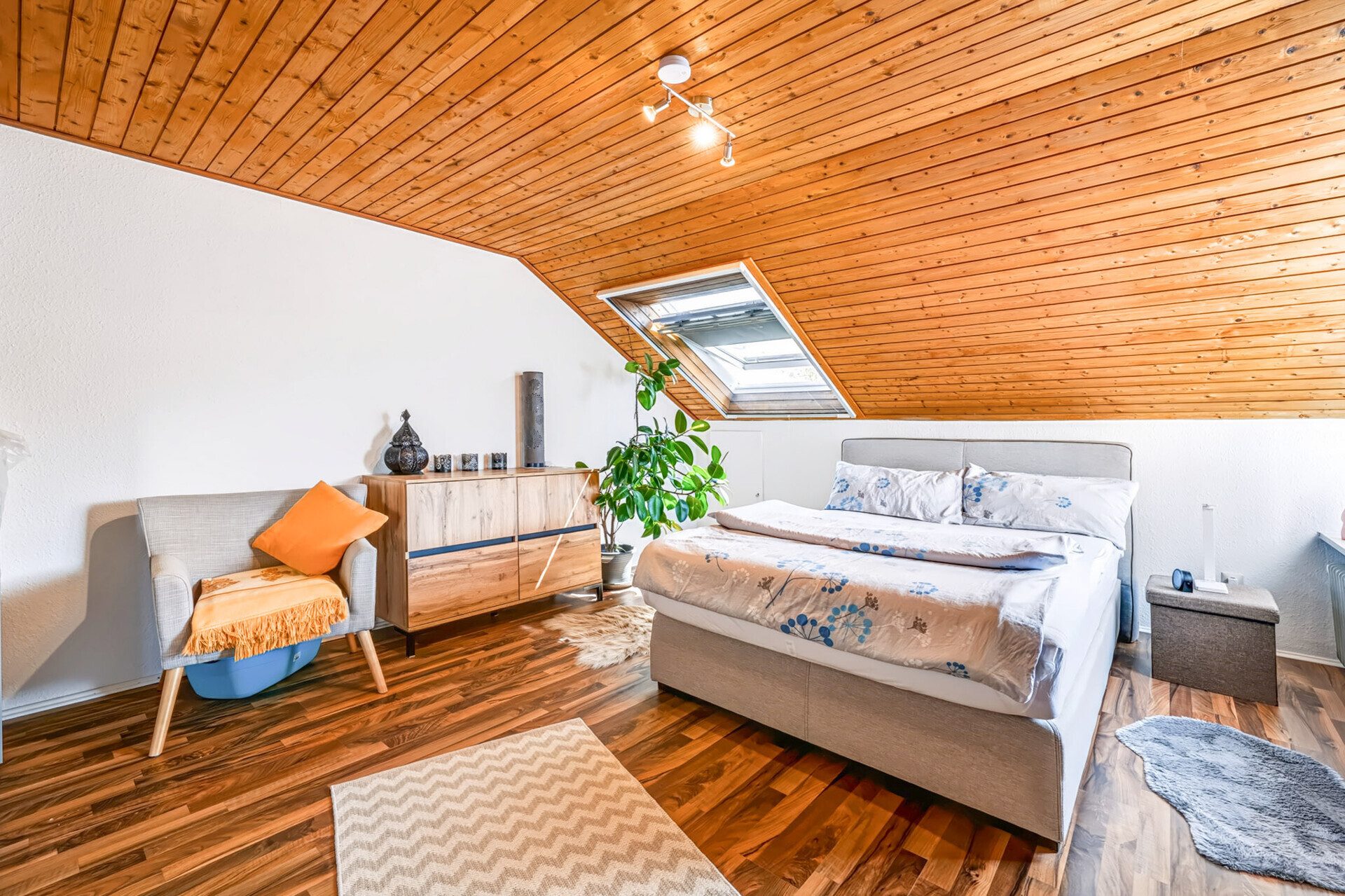 Immobilienangebot - Thalfingen - Alle - Top Invest oder gemütliches Zuhause: 
2,5-Zimmer-Whg. & tolle Dachterrasse