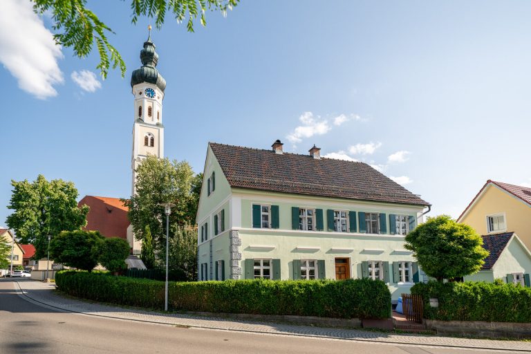 Immobilienangebot - Pfaffenhofen an der Roth - Alle - Liebevoll renoviertes Haus - mit Garten, Denkmalschutz & Ausbaupotential