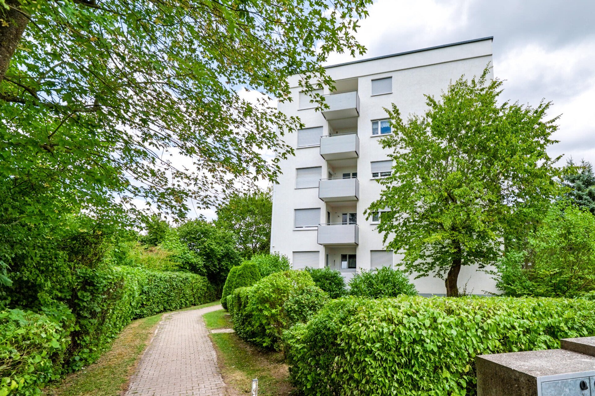 Immobilienangebot - Ulm - Alle - Ruhige 2-Zimmer-Wohnung mit Balkon, Aufzug und Garage!
