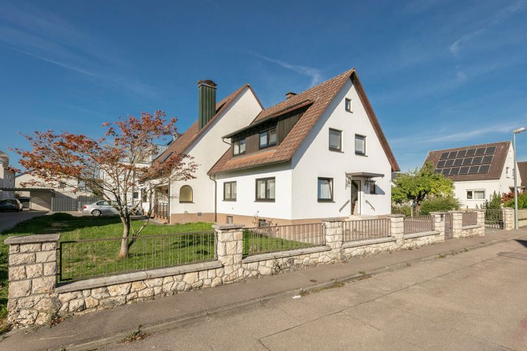 Immobilienangebot - Neu-Ulm/Burlafingen - Alle - Wohnen und Arbeiten unter einem Dach - großes ZFH mit viel Lagerfläche