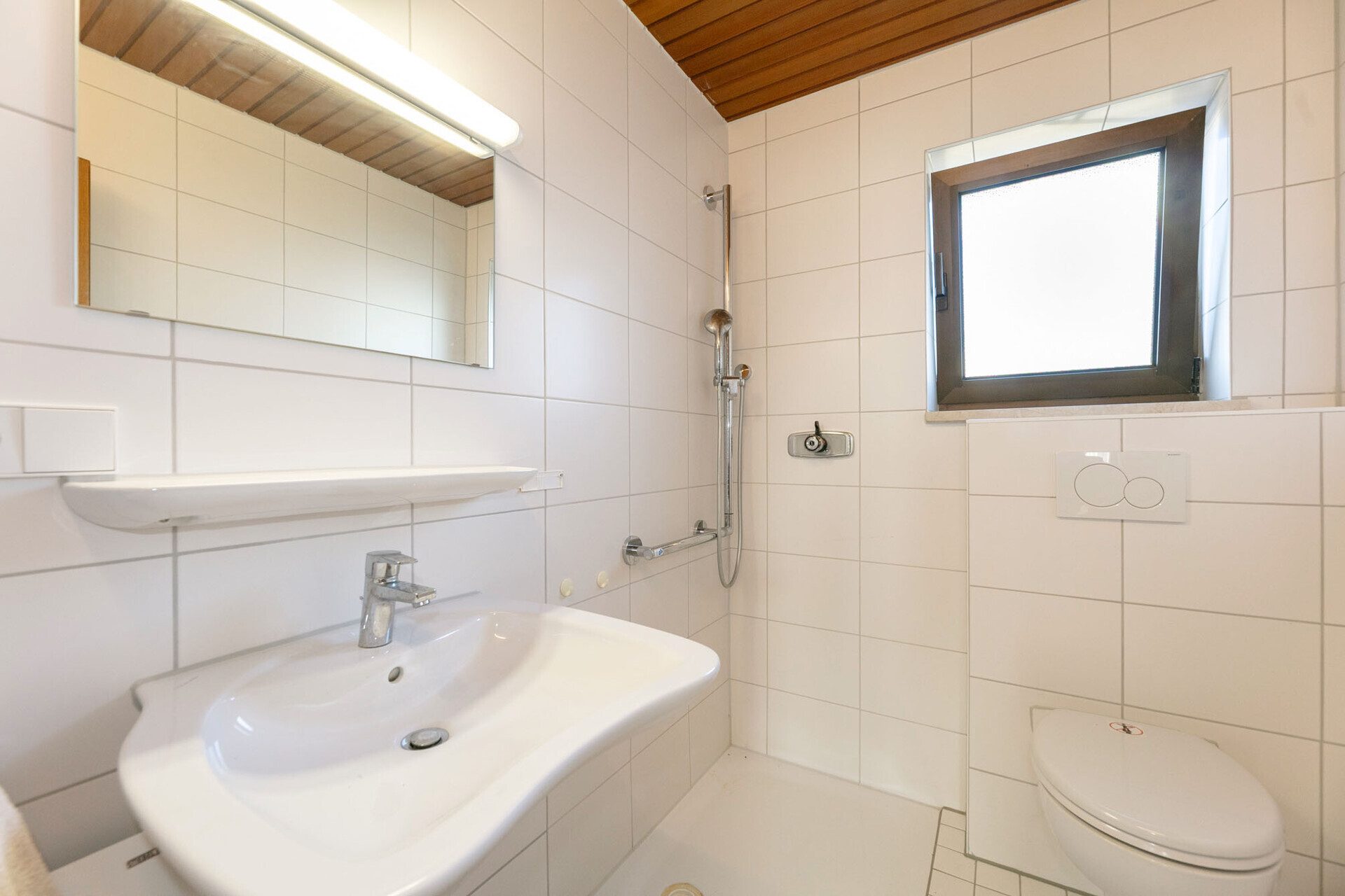 Immobilienangebot - Neu-Ulm/Burlafingen - Alle - Wohnen und Arbeiten unter einem Dach - großes ZFH mit viel Lagerfläche