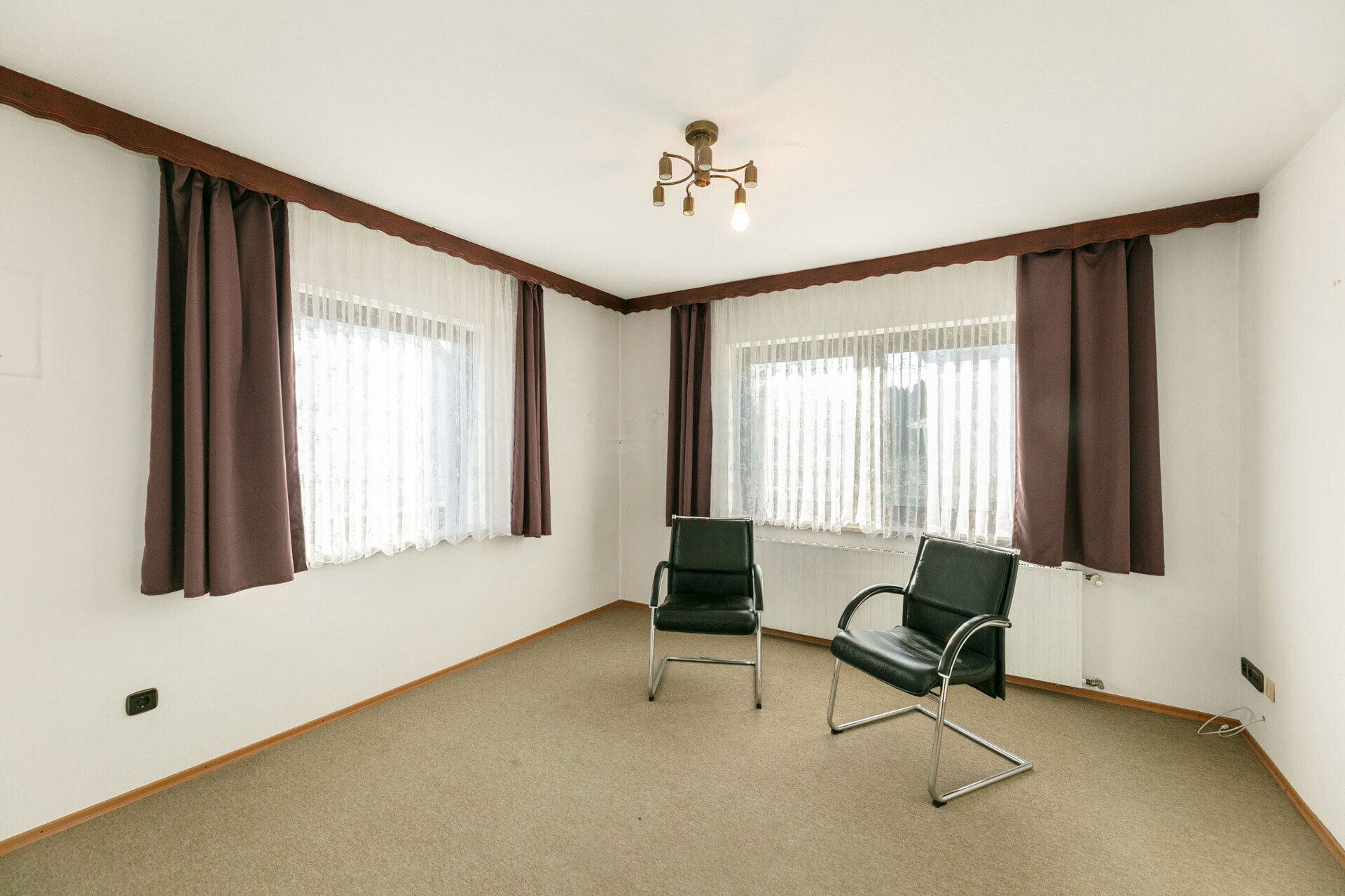 Immobilienangebot - Neu-Ulm/Burlafingen - Alle - Wohnen und Arbeiten unter einem Dach - großes ZFH mit viel Lagerfläche