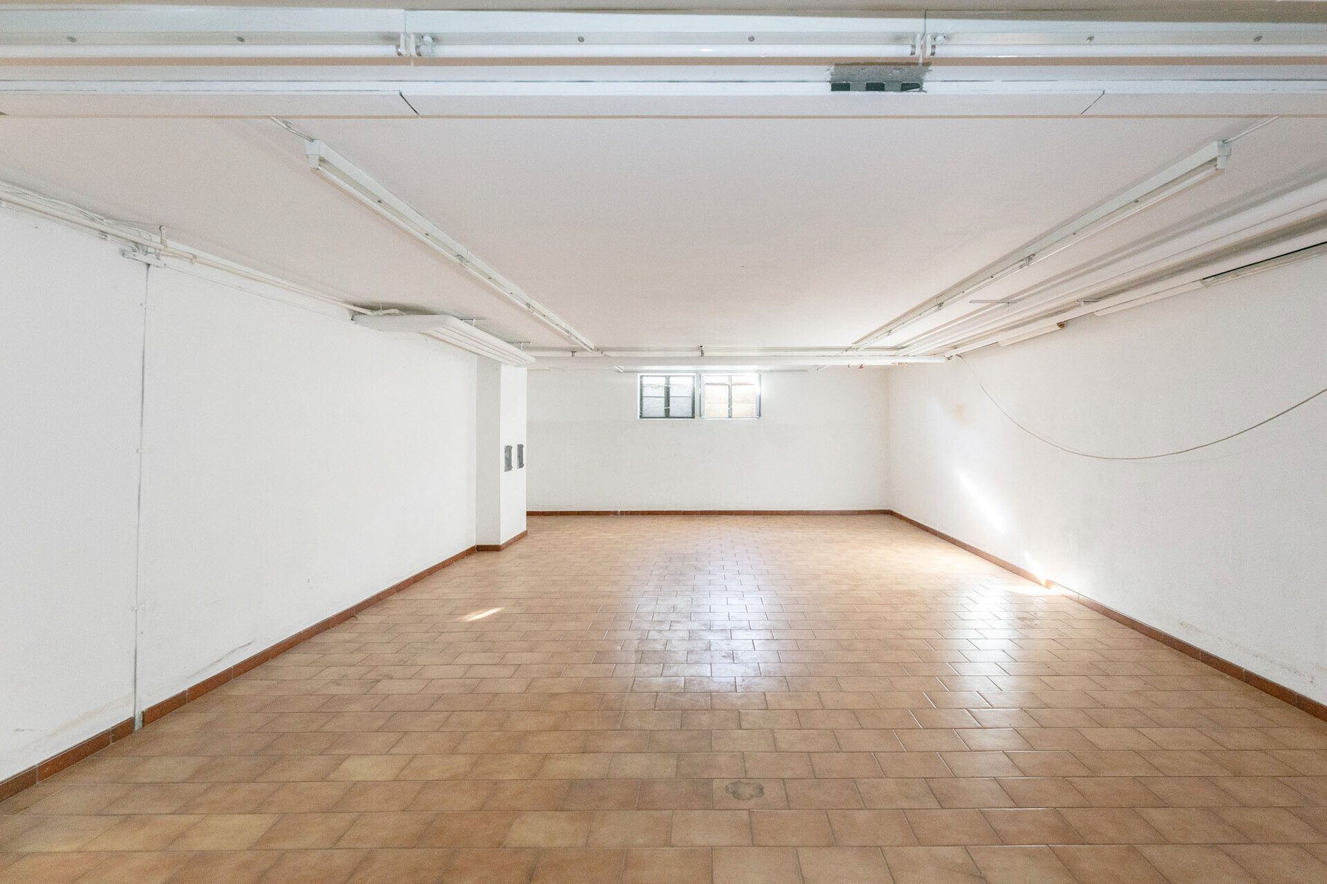 Immobilienangebot - Neu-Ulm/Burlafingen - Alle - Wohnen und Arbeiten unter einem Dach - großes ZFH mit viel Lagerfläche