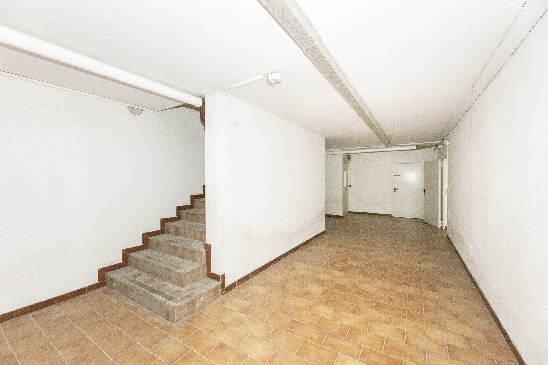Immobilienangebot - Neu-Ulm/Burlafingen - Alle - Wohnen und Arbeiten unter einem Dach - großes ZFH mit viel Lagerfläche