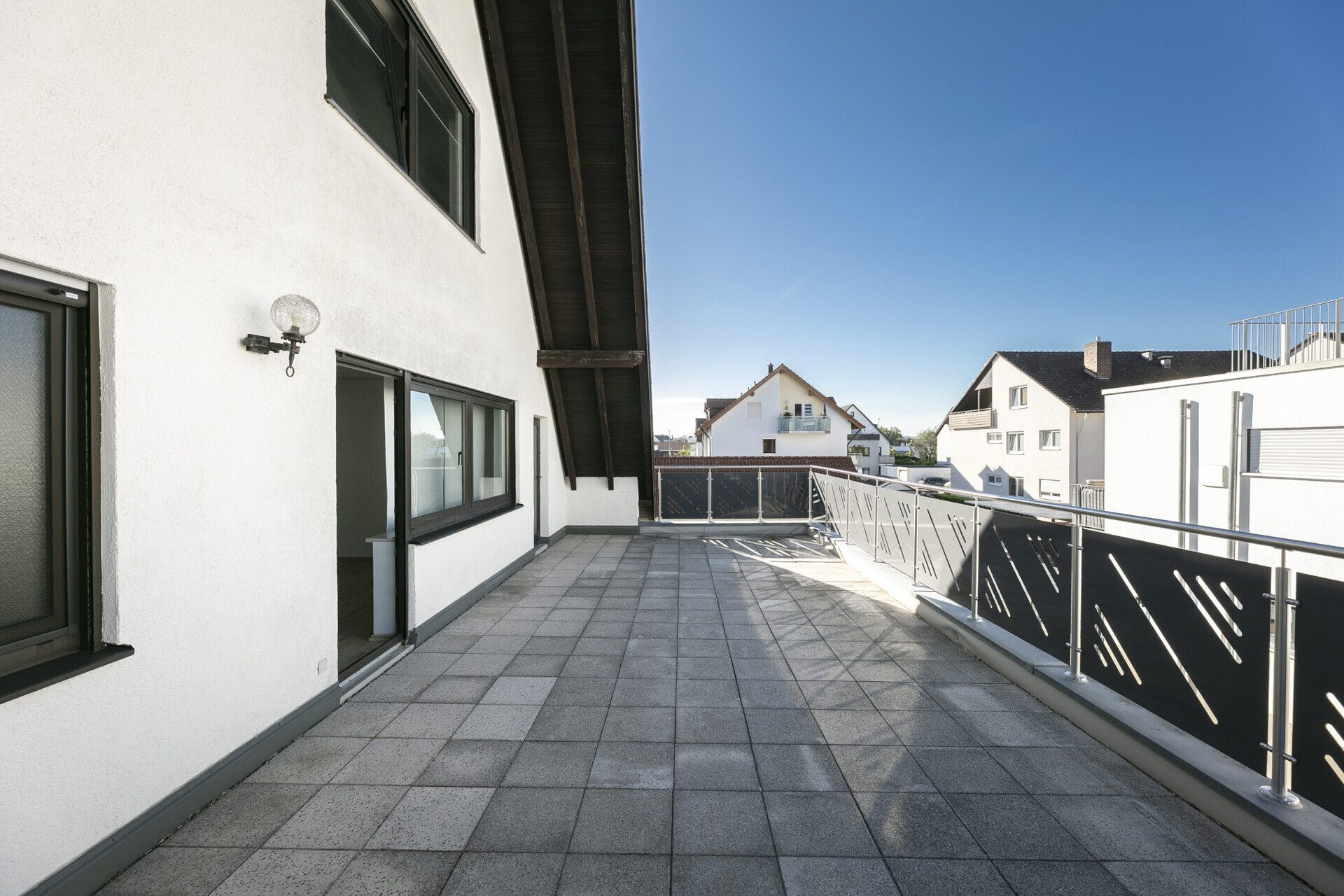 Immobilienangebot - Neu-Ulm/Burlafingen - Alle - Wohnen und Arbeiten unter einem Dach - großes ZFH mit viel Lagerfläche