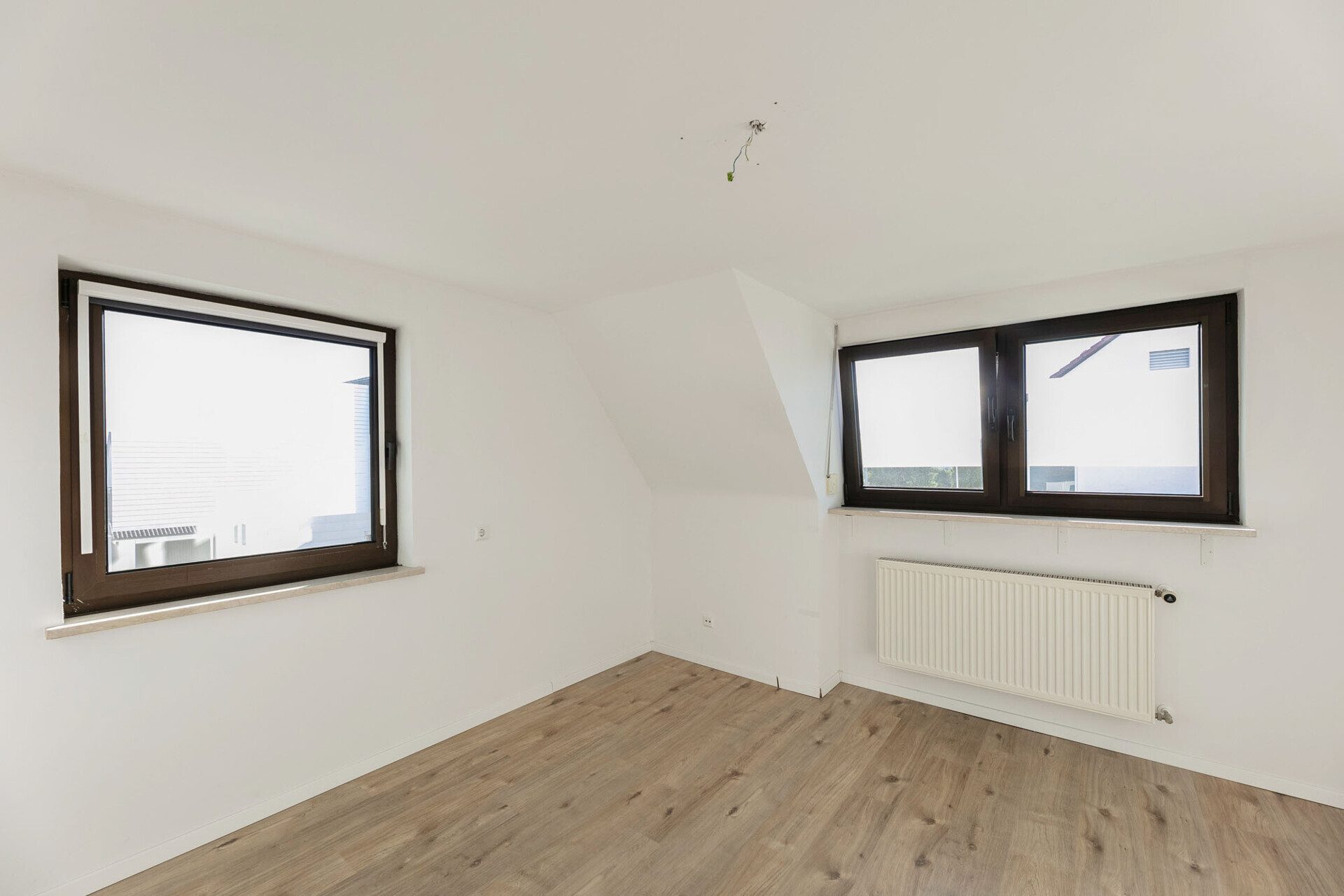 Immobilienangebot - Neu-Ulm/Burlafingen - Alle - Wohnen und Arbeiten unter einem Dach - großes ZFH mit viel Lagerfläche