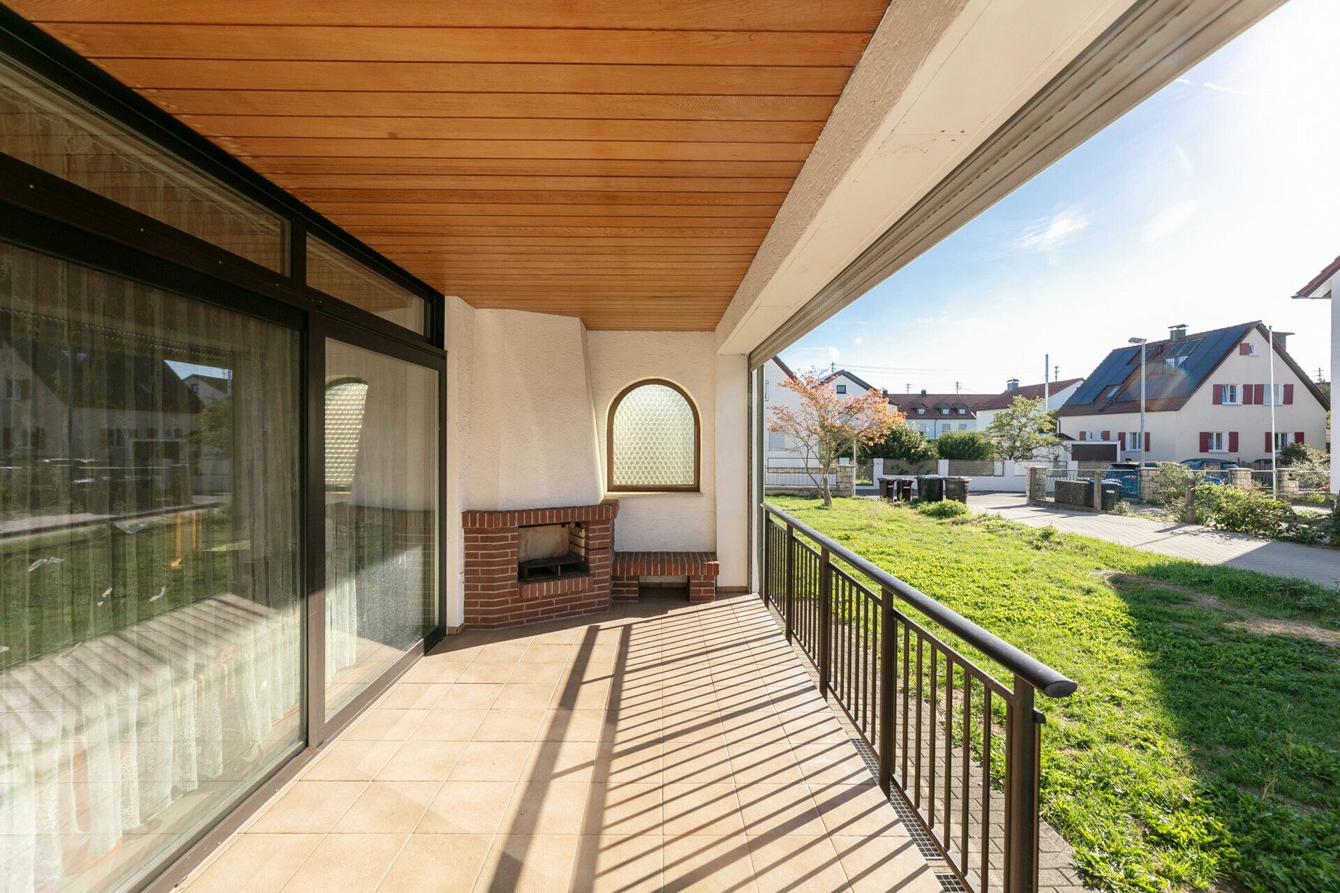 Immobilienangebot - Neu-Ulm/Burlafingen - Alle - Wohnen und Arbeiten unter einem Dach - großes ZFH mit viel Lagerfläche