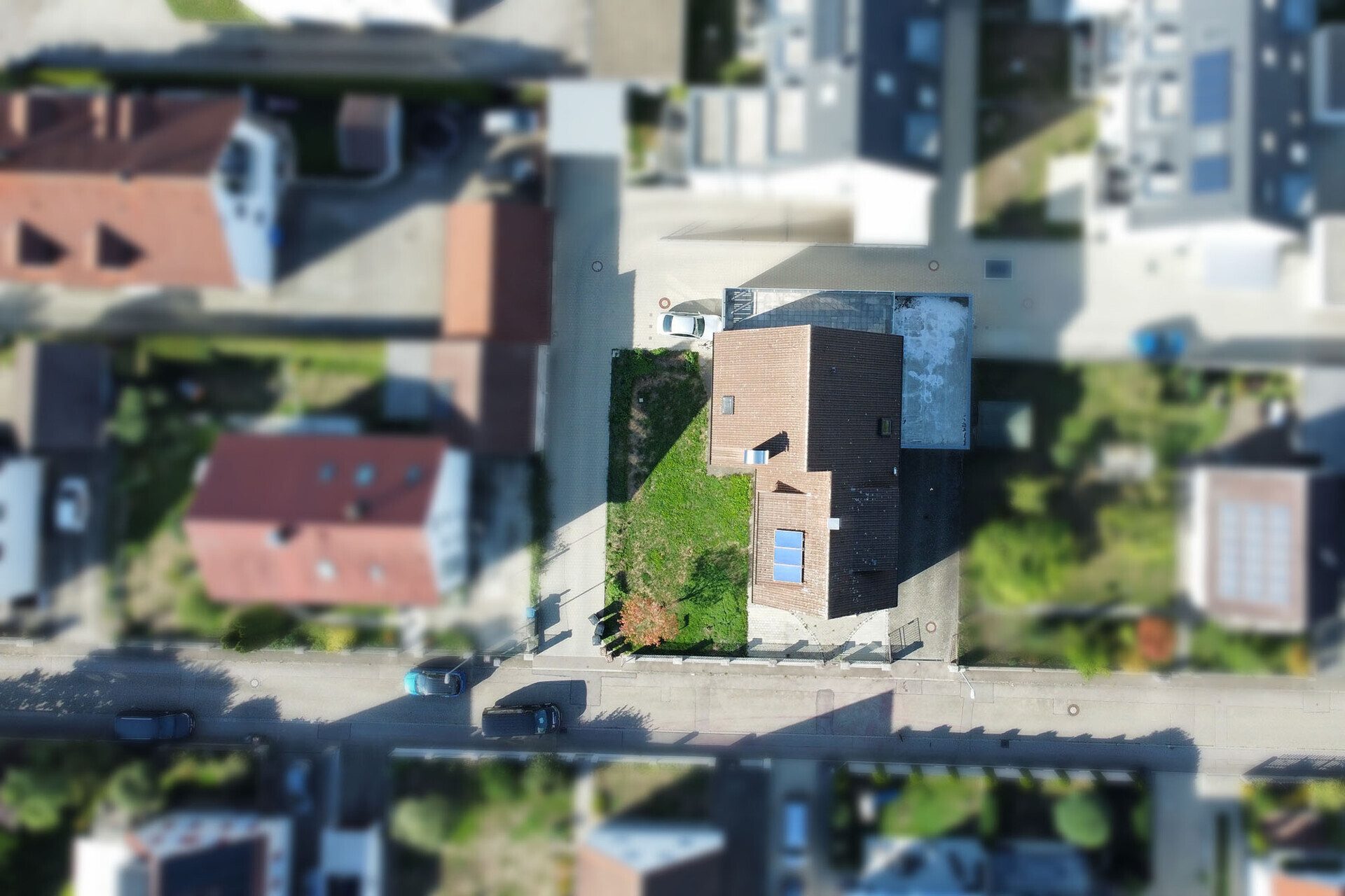 Immobilienangebot - Neu-Ulm/Burlafingen - Alle - Wohnen und Arbeiten unter einem Dach - großes ZFH mit viel Lagerfläche