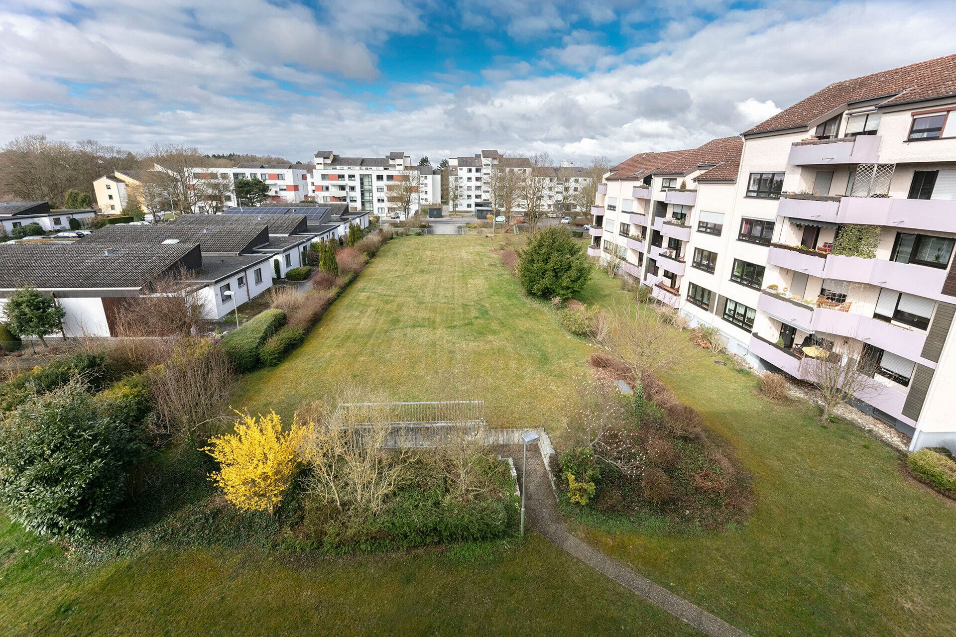 Immobilienangebot - Ulm / Wiblingen - Alle - Wohnkomfort für die ganze Familie – 4,5 Zi. inklusive Tiefgaragenstellplatz