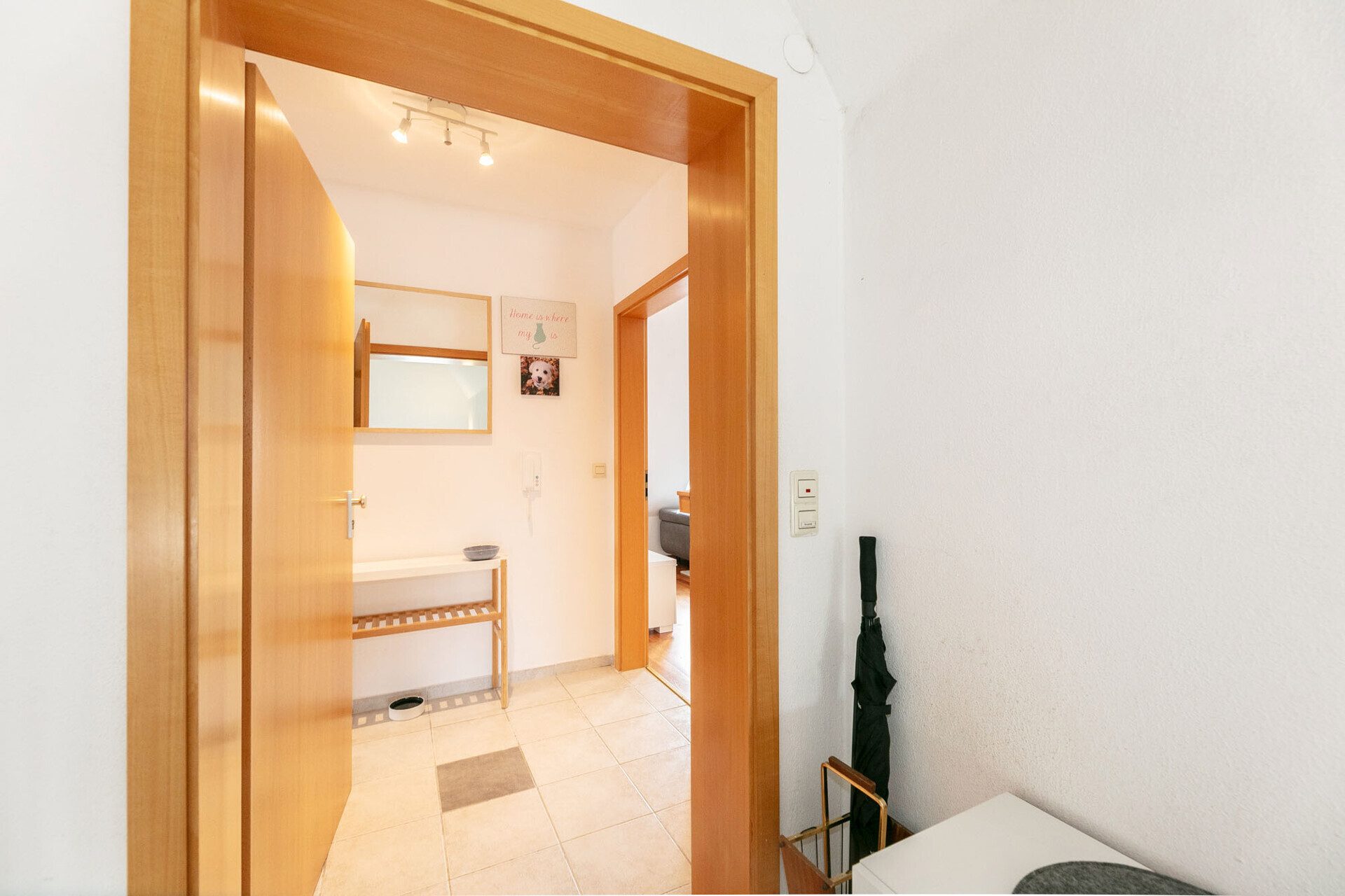 Immobilienangebot - Dornstadt / Tomerdingen - Alle - Dachgeschossflair trifft Wohnkomfort: 3,5 Zi. mit Balkon und Tiefgaragenstellplatz
