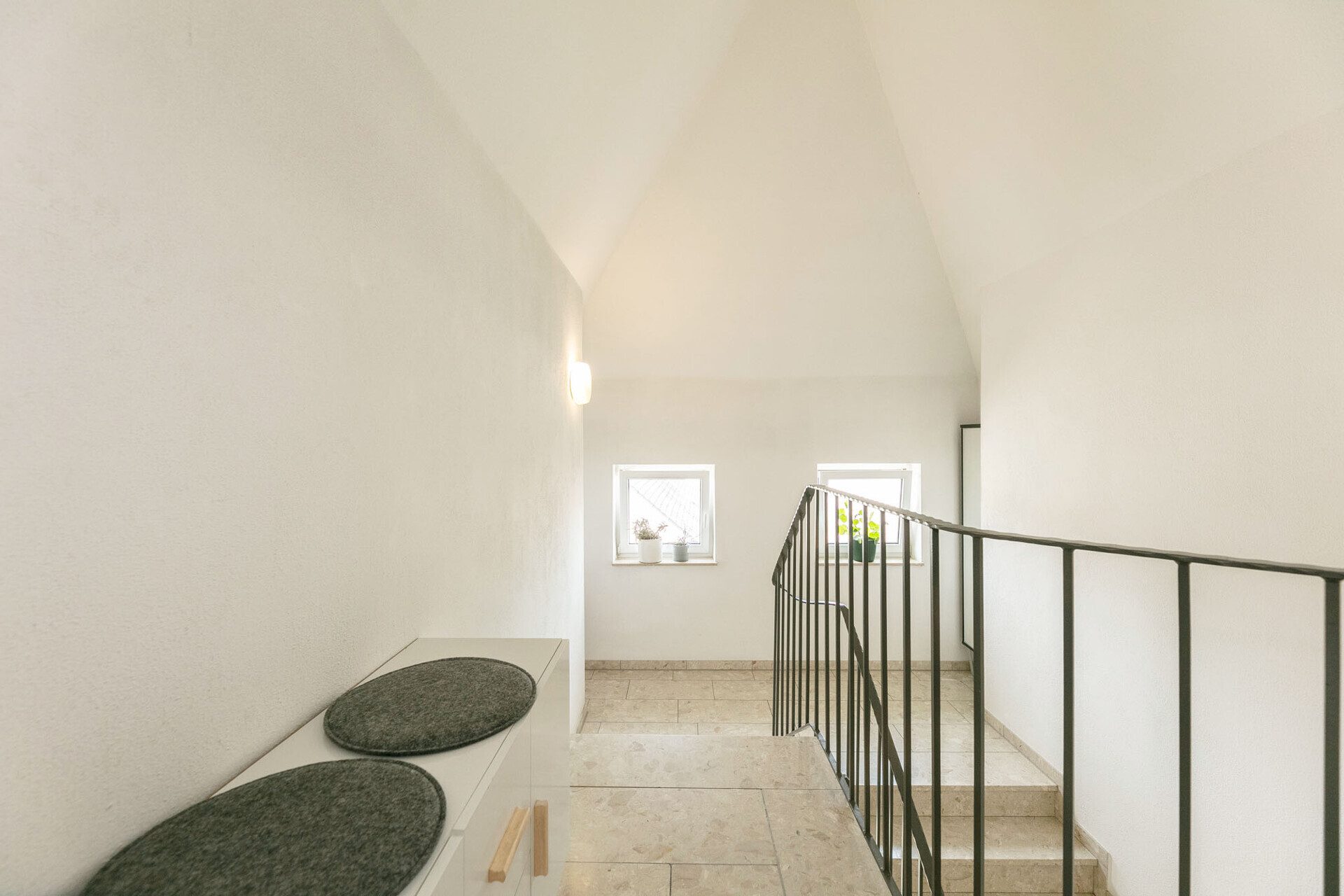 Immobilienangebot - Dornstadt / Tomerdingen - Alle - Dachgeschossflair trifft Wohnkomfort: 3,5 Zi. mit Balkon und Tiefgaragenstellplatz