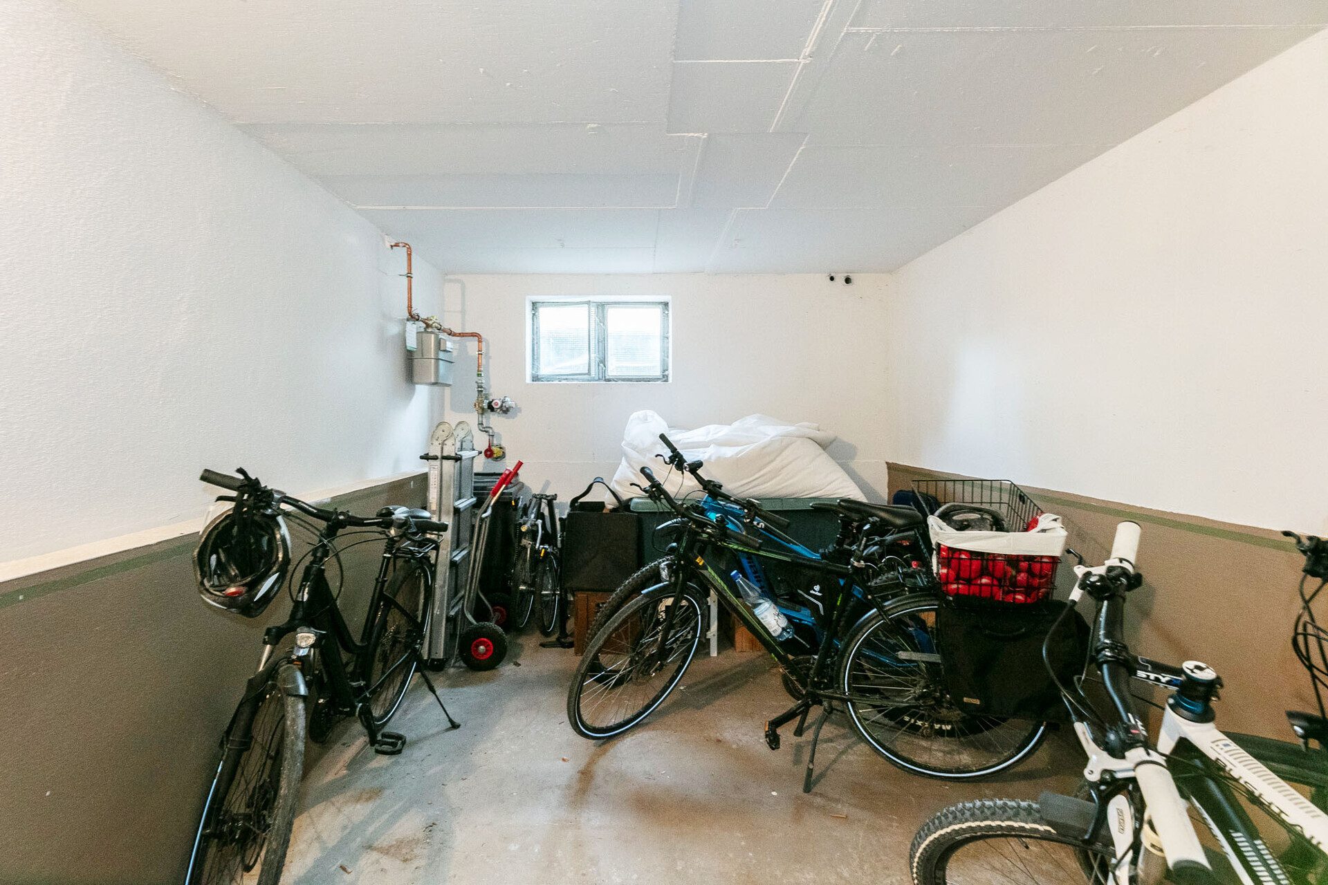 Immobilienangebot - Dornstadt / Tomerdingen - Alle - Dachgeschossflair trifft Wohnkomfort: 3,5 Zi. mit Balkon und Tiefgaragenstellplatz