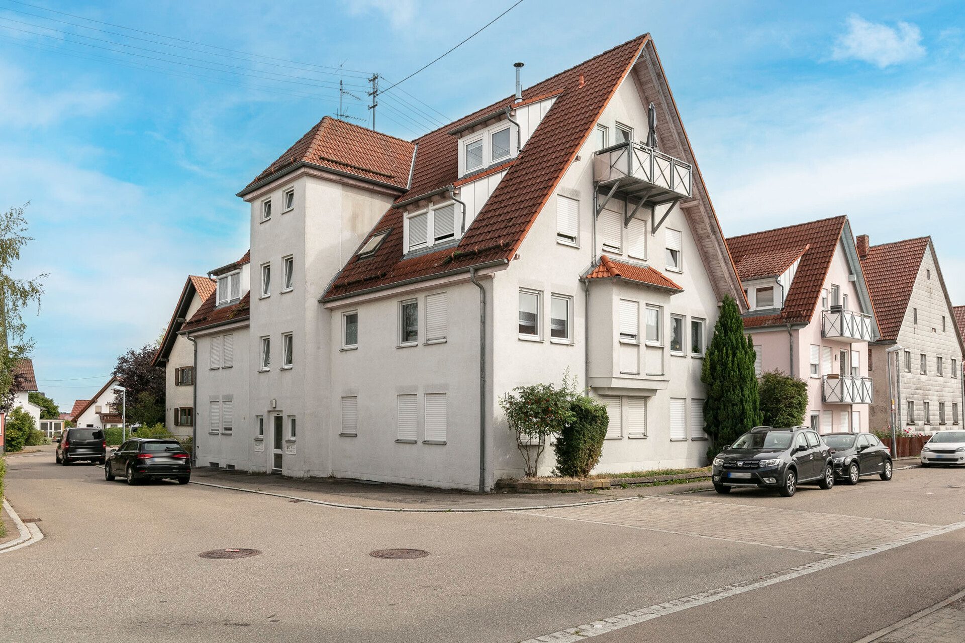 Immobilienangebot - Dornstadt / Tomerdingen - Alle - Dachgeschossflair trifft Wohnkomfort: 3,5 Zi. mit Balkon und Tiefgaragenstellplatz