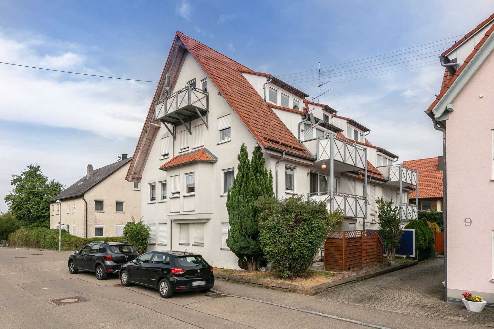 Immobilienangebot - Dornstadt / Tomerdingen - Alle - Dachgeschossflair trifft Wohnkomfort: 3,5 Zi. mit Balkon und Tiefgaragenstellplatz
