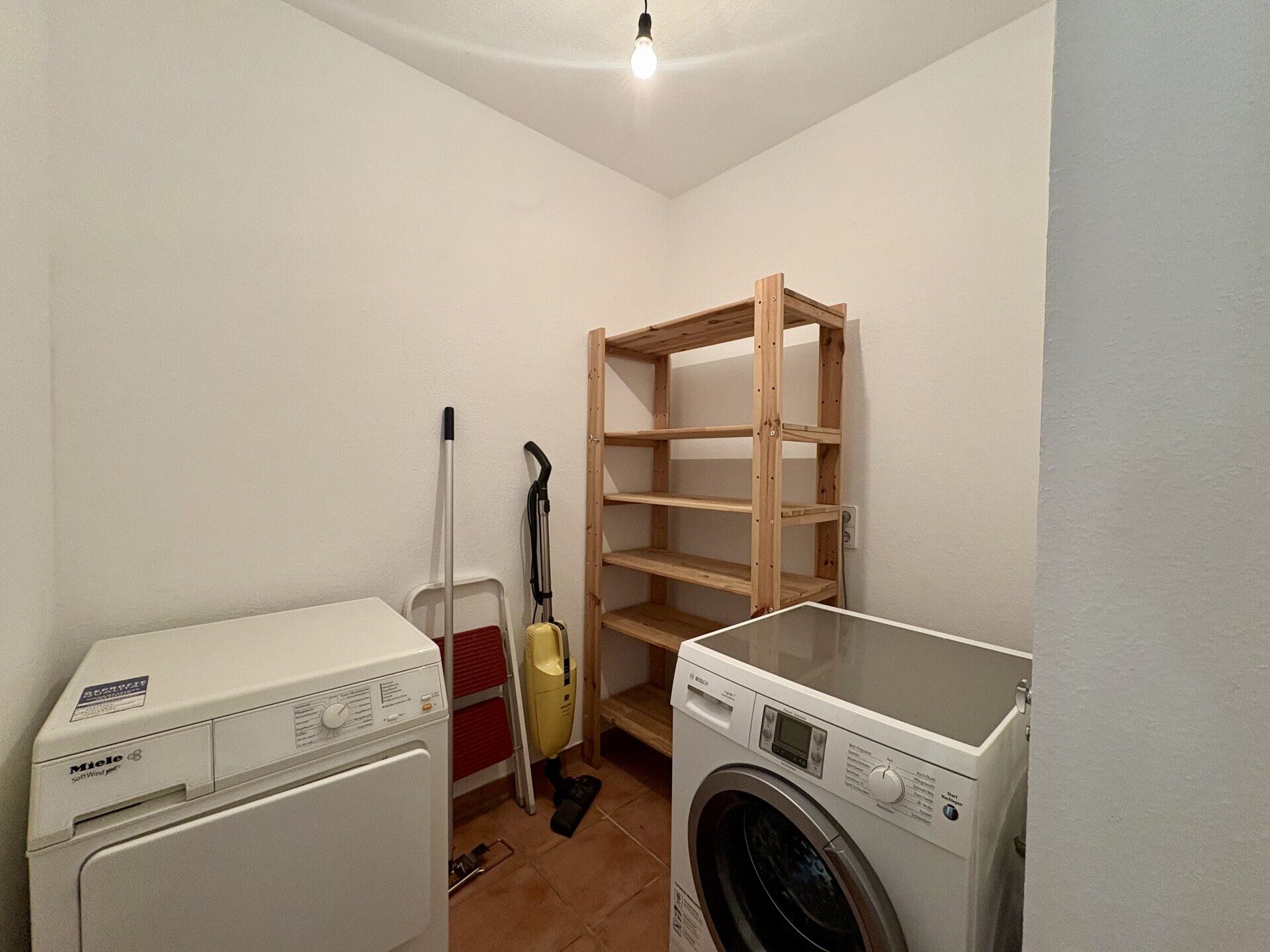 Immobilienangebot - Neu-Ulm - Alle - Traumhafter Donaublick: Moderne 2-Zimmer-Wohnung mit Balkon in Neu-Ulm