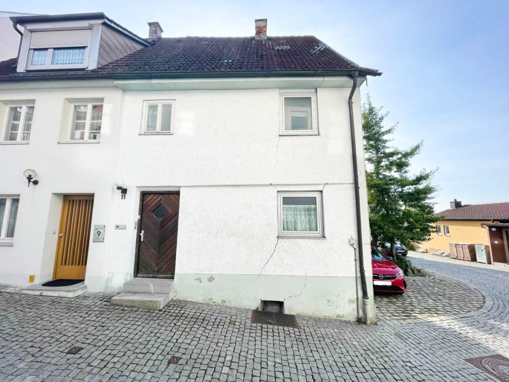 Hirn Immobilien GmbH - Immobilienangebot - Günzburg - Häuser - BIETERVERFAHREN! SANIERUNGSBEDÜRFTIGE DOPPELHAUSHÄLFTE MITTEN IN GÜNZBURG!