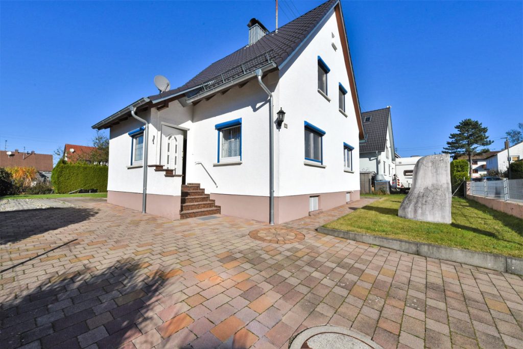 Hirn Immobilien GmbH - Immobilienangebot - Pfaffenhofen an der Roth - Häuser - 3. 2. 1. – EINZIEHEN UND WOHLFÜHLEN -
IHR EIGENHEIM IN PFAFFENHOFEN WARTET AUF SIE!