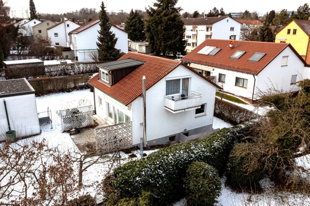 Hirn Immobilien GmbH - Immobilienangebot - Ulm - Alle - FREISTEHENDES EINFAMILIENHAUS MIT DOPPELGARAGE AM ULMER KUHBERG