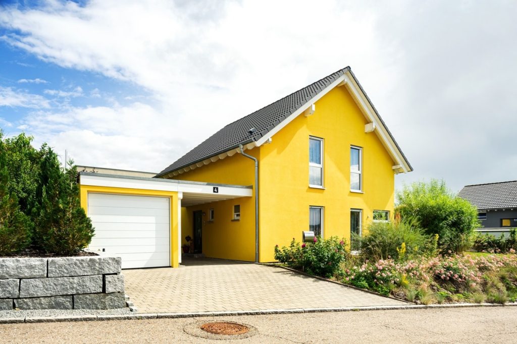 Hirn Immobilien GmbH - Immobilienangebot - Lonsee - Häuser - FAMILIENTRAUM MIT WUNDERSCHÖNEM GARTEN IM DORNRÖSCHEN-CHARME
