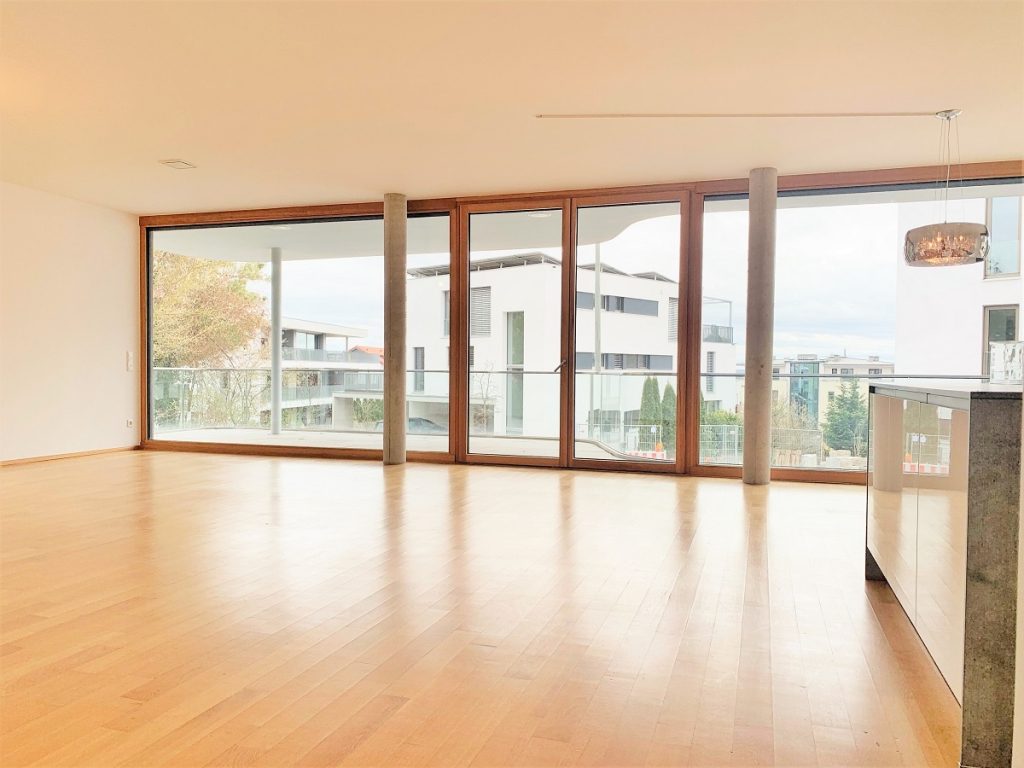 Hirn Immobilien GmbH - Immobilienangebot - Ulm - Wohnungen - ULM-MICHELSBERG - WOHNUNG MIT SÜDBALKON, GROSSEM WOHNBEREICH, EINBAUKÜCHE u. TG-STELLPLATZ
